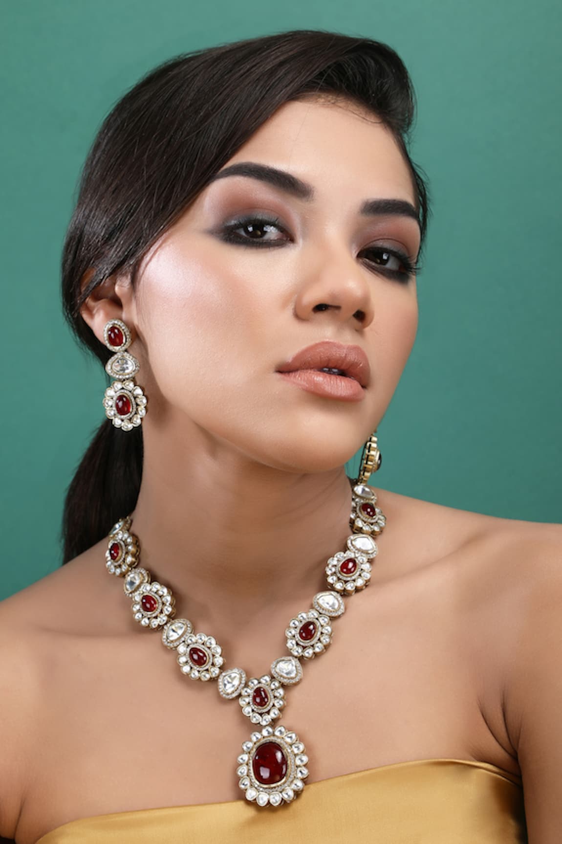 Auraa Trends Stone Studded Pendant Necklace Set