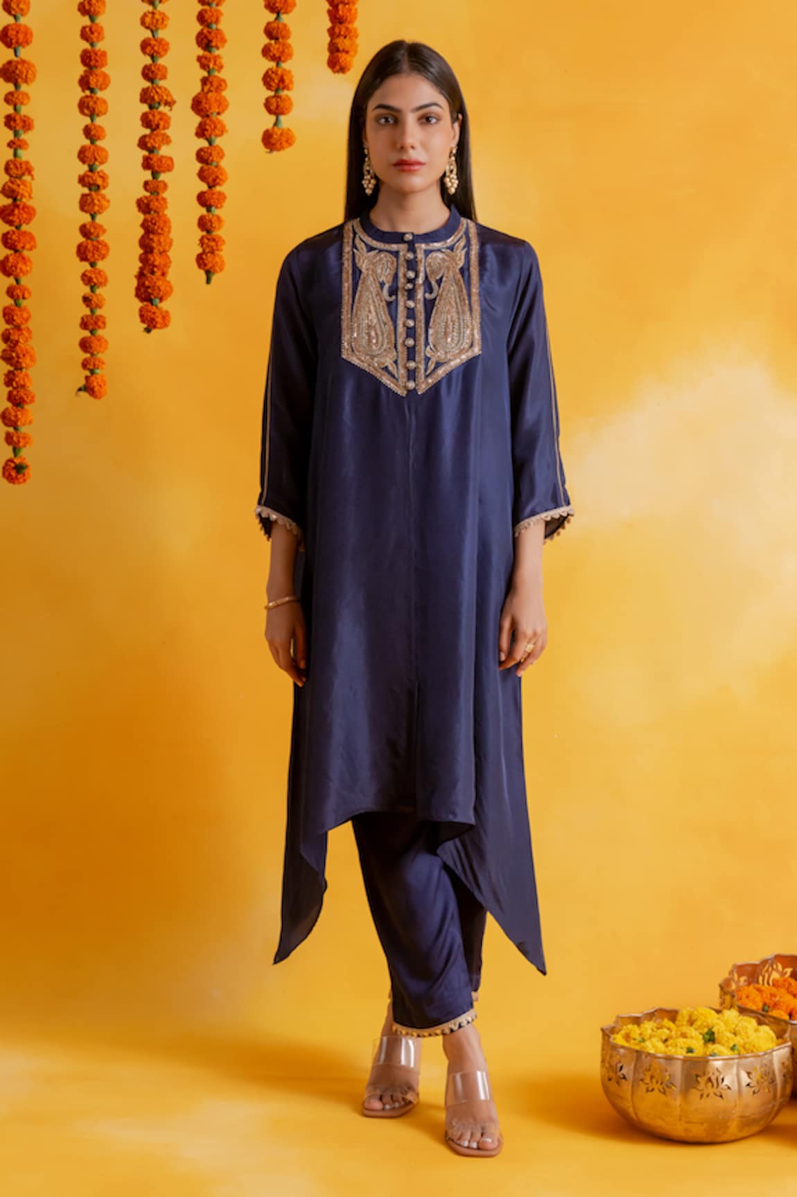 Pairaahan Paisley Bloom Embroidered Silk Kurta With Pant