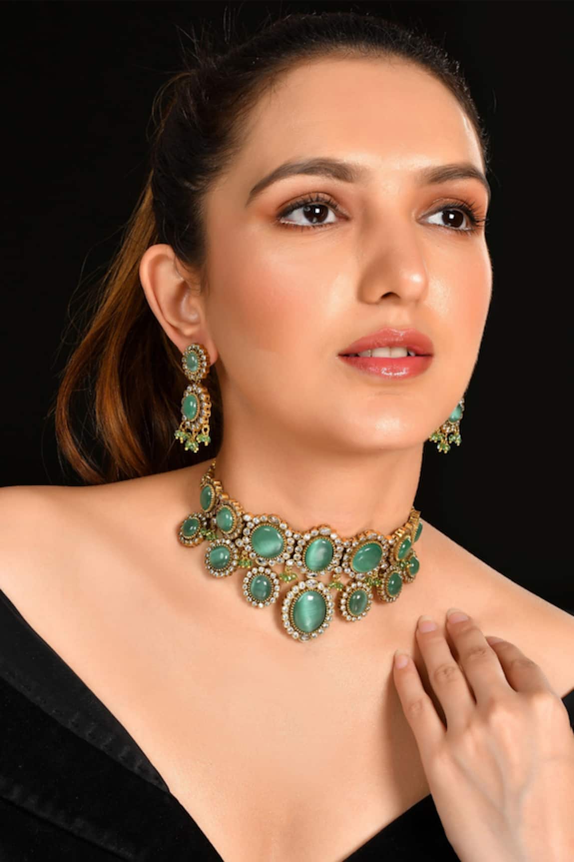 Ishhaara Geometric Cut Work Choker Necklace Set 