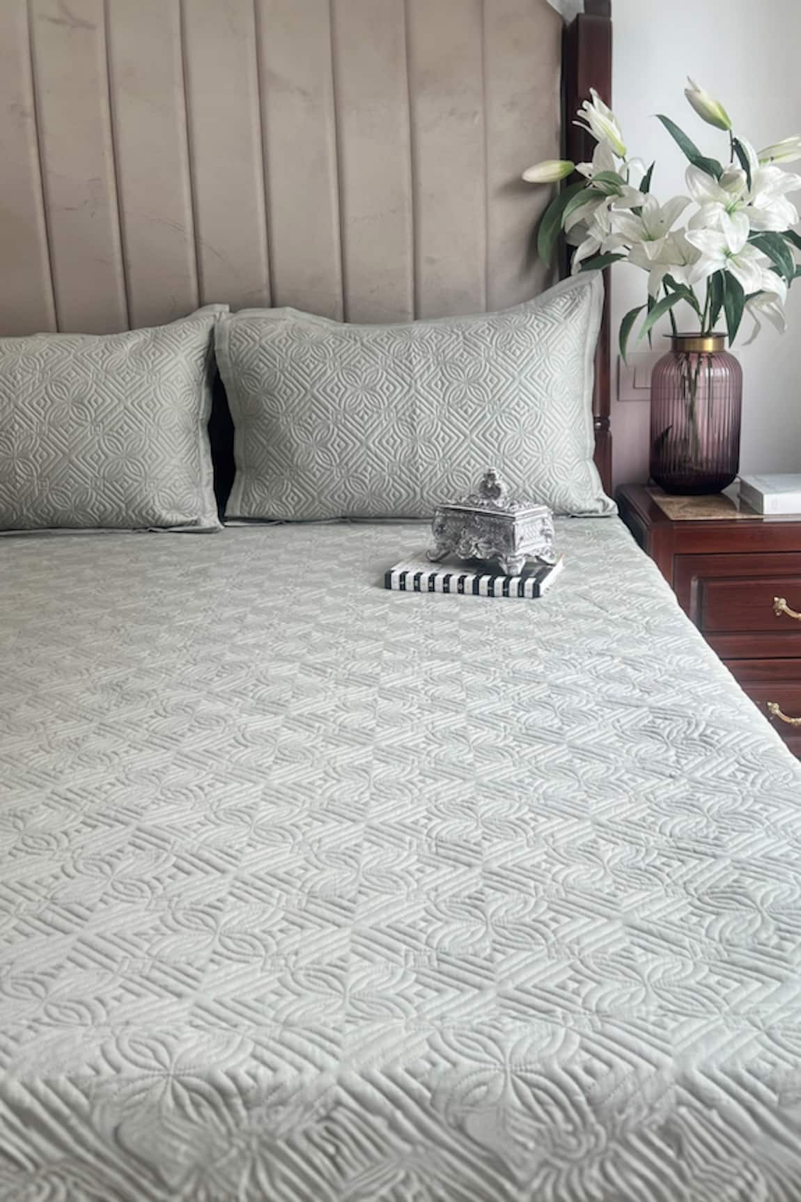 Sadyaska Oasis Quilted Reversible Bedspread Set