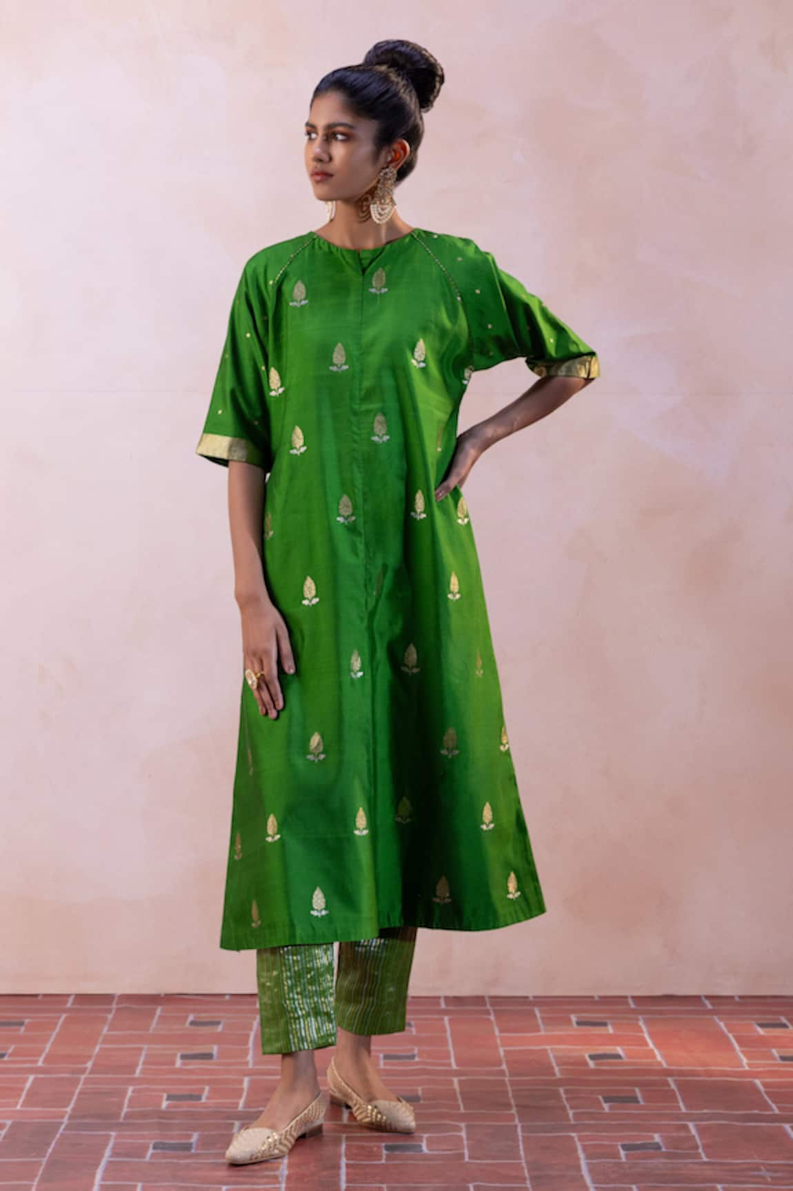 Taisha Handwoven Front Slit Banarasi Kurta Pant Set