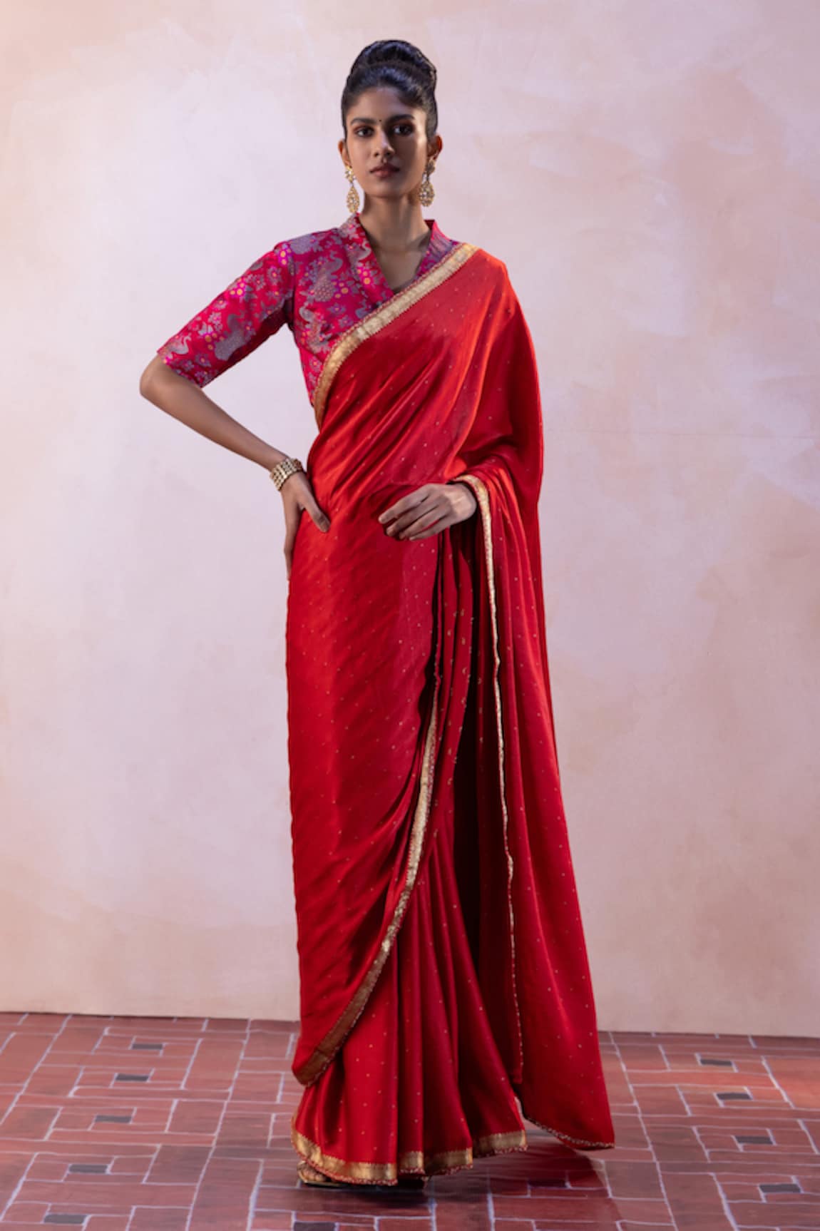 Taisha Handwoven Embroidered Border Saree With Blouse