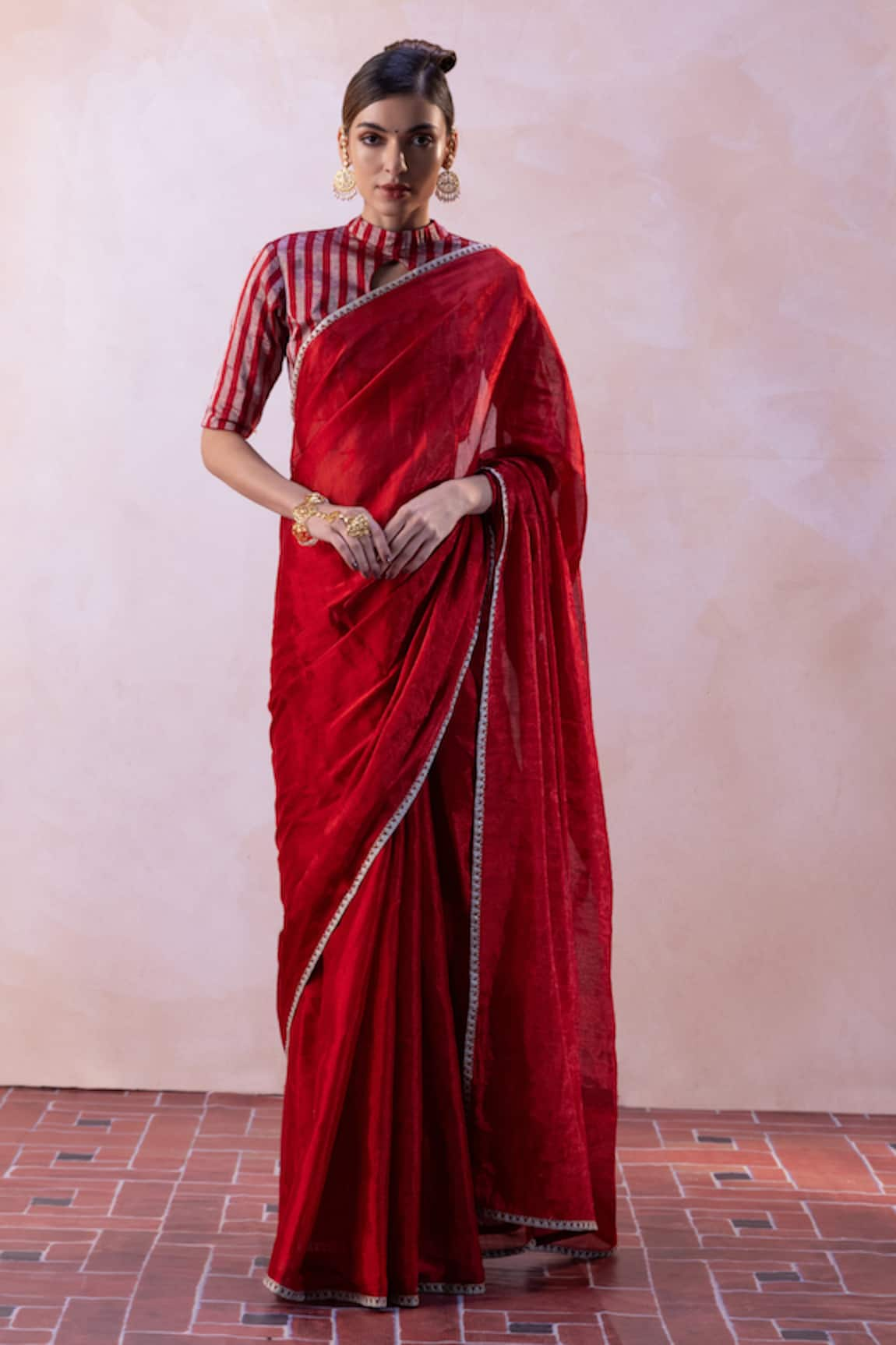 Taisha Handwoven Saree With Blouse