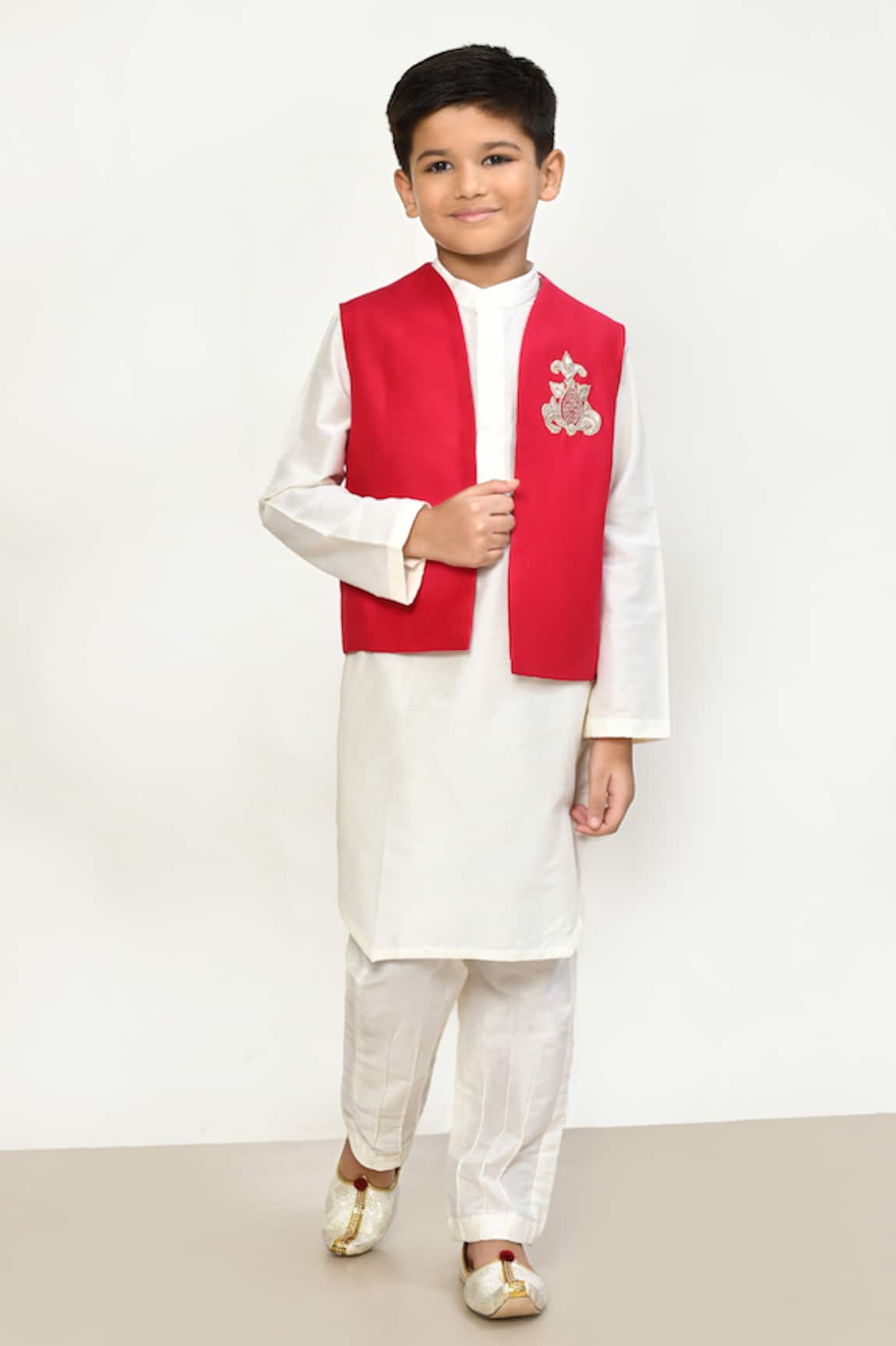 Banana Bee Royal Motif Embroidered Bundi & Kurta Set