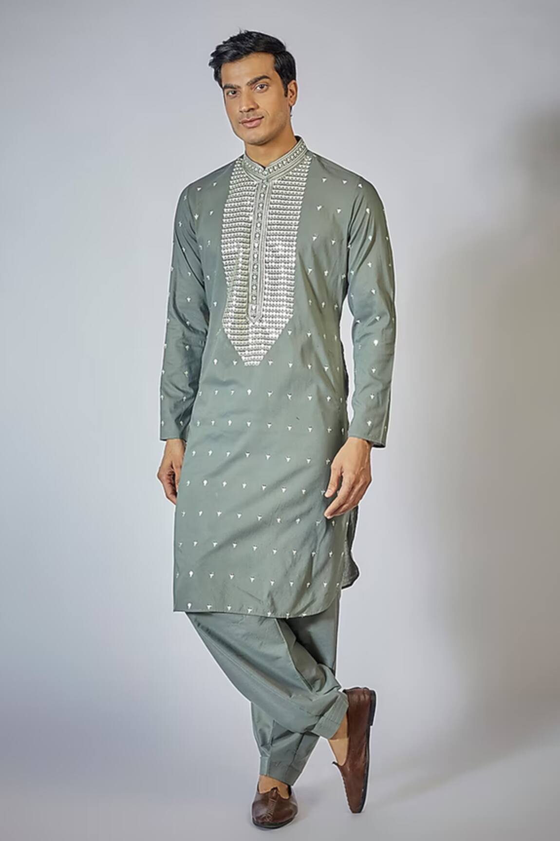 Rng Safawala Thread & Mirror Work Kurta Set 