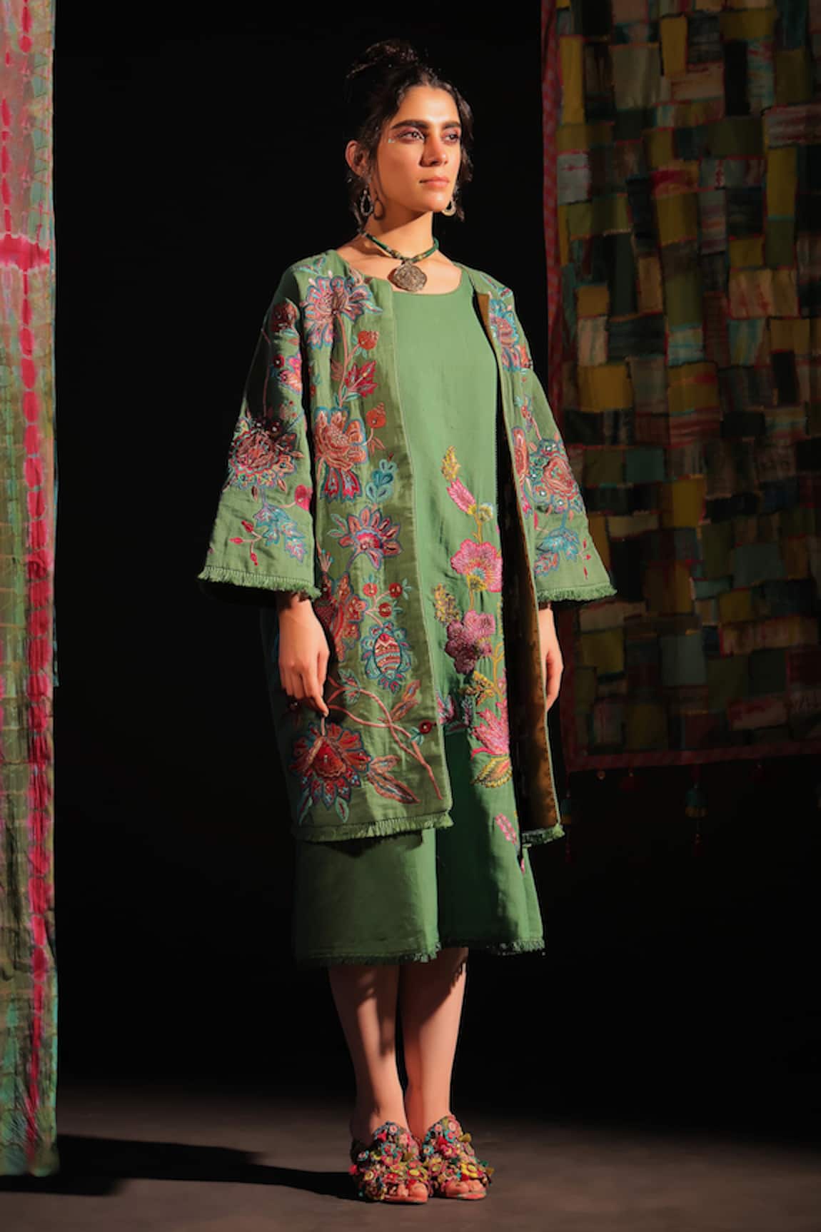 Capisvirleo Ramola Thread Floral Embroidered Jacket