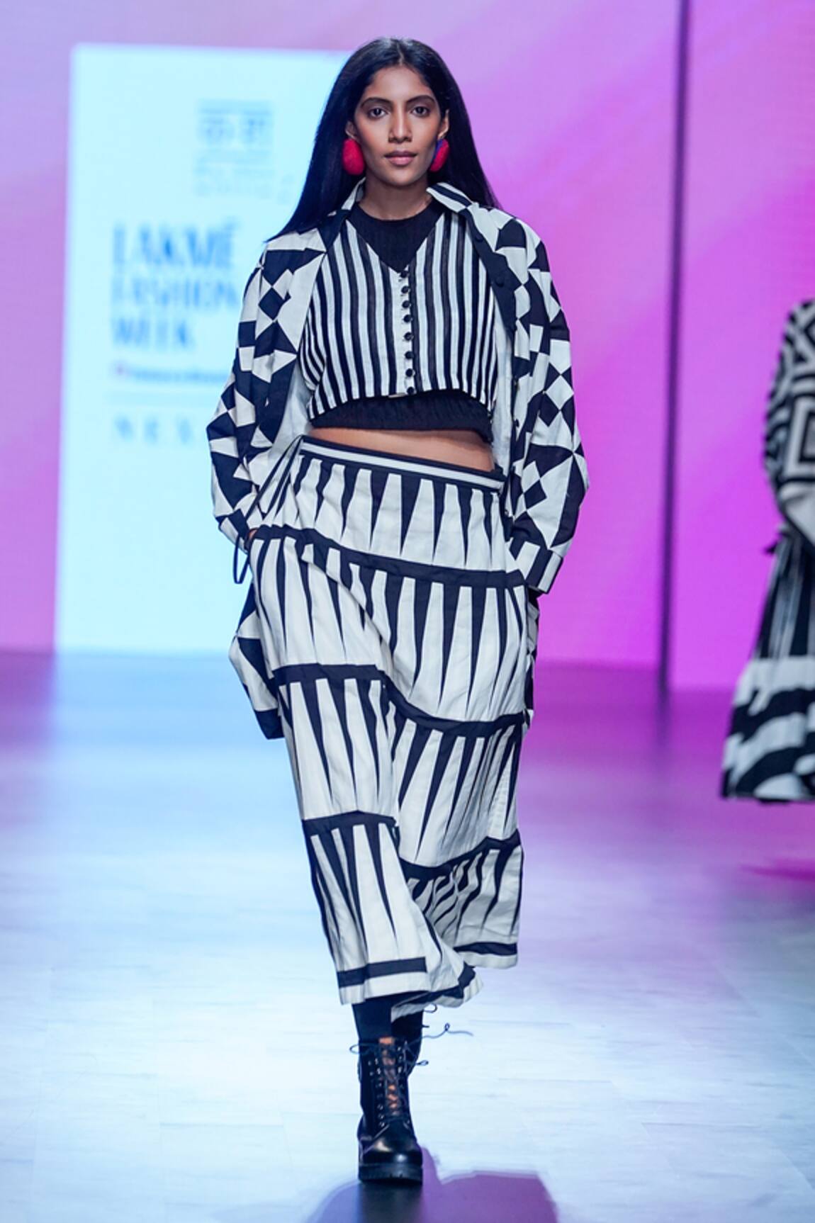 KA-Sha Striped Applique Crop Shirt 