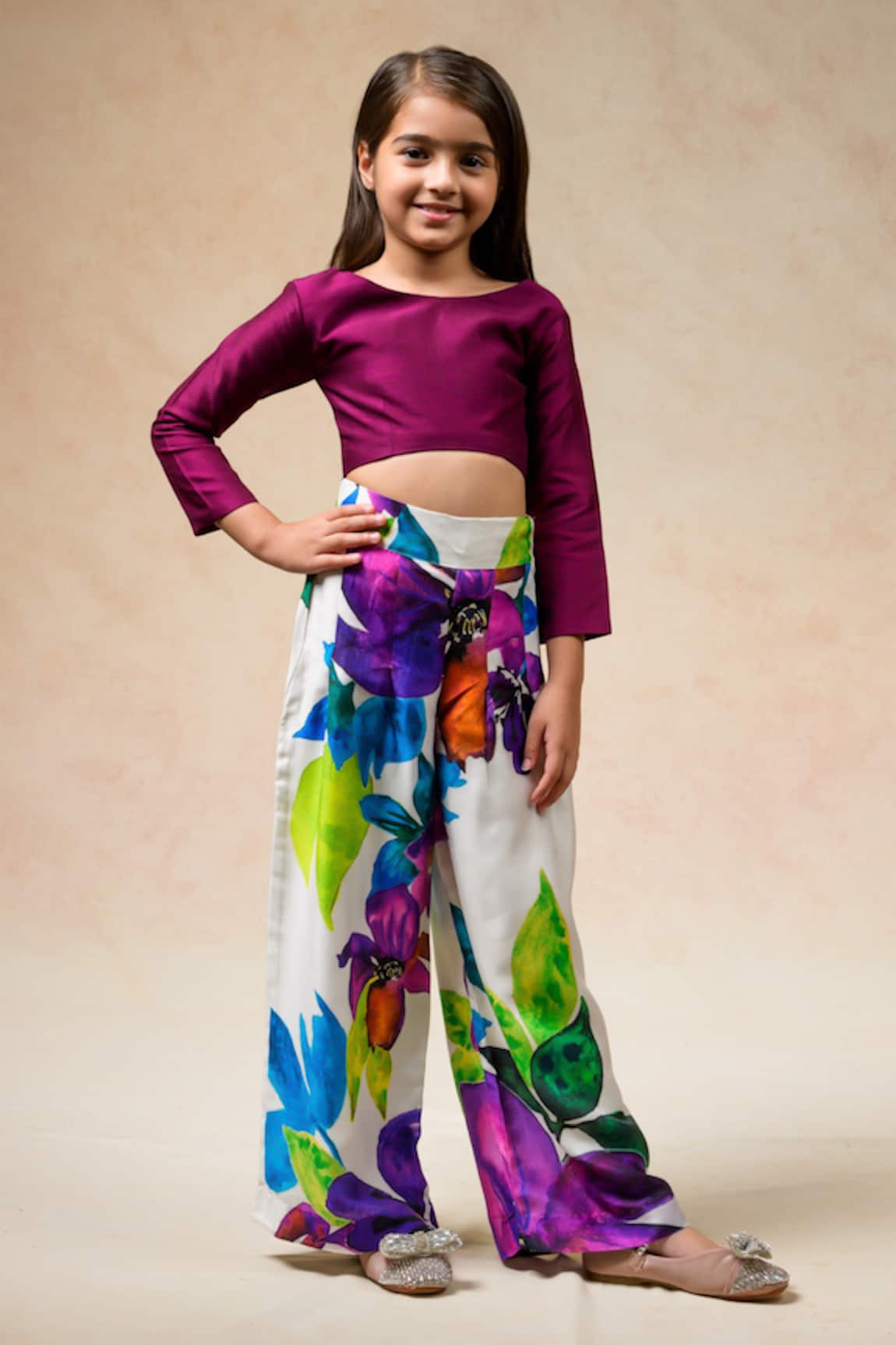 Momkidsfashion Curved Hem Solid Crop Top With Flora Print Flared Pant