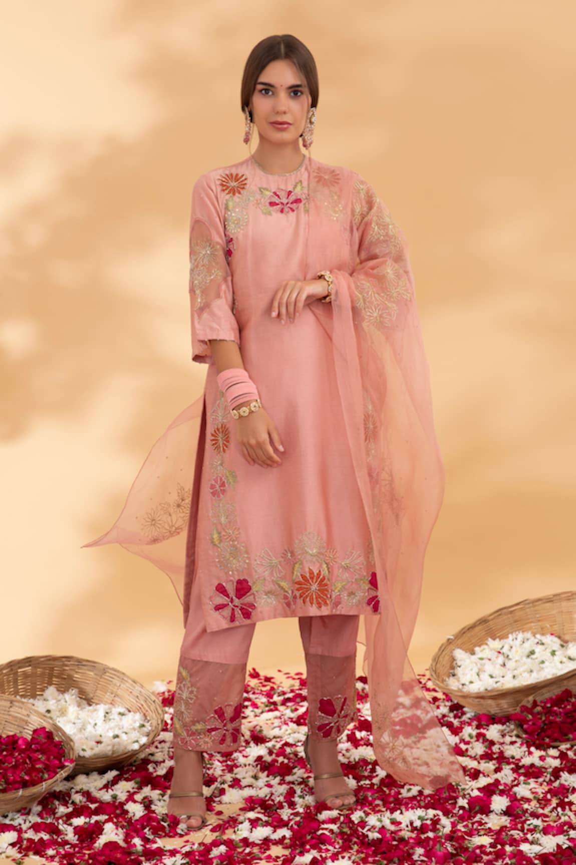 Show Shaa Gulzaar Floral Embroidered Kurta Pant Set