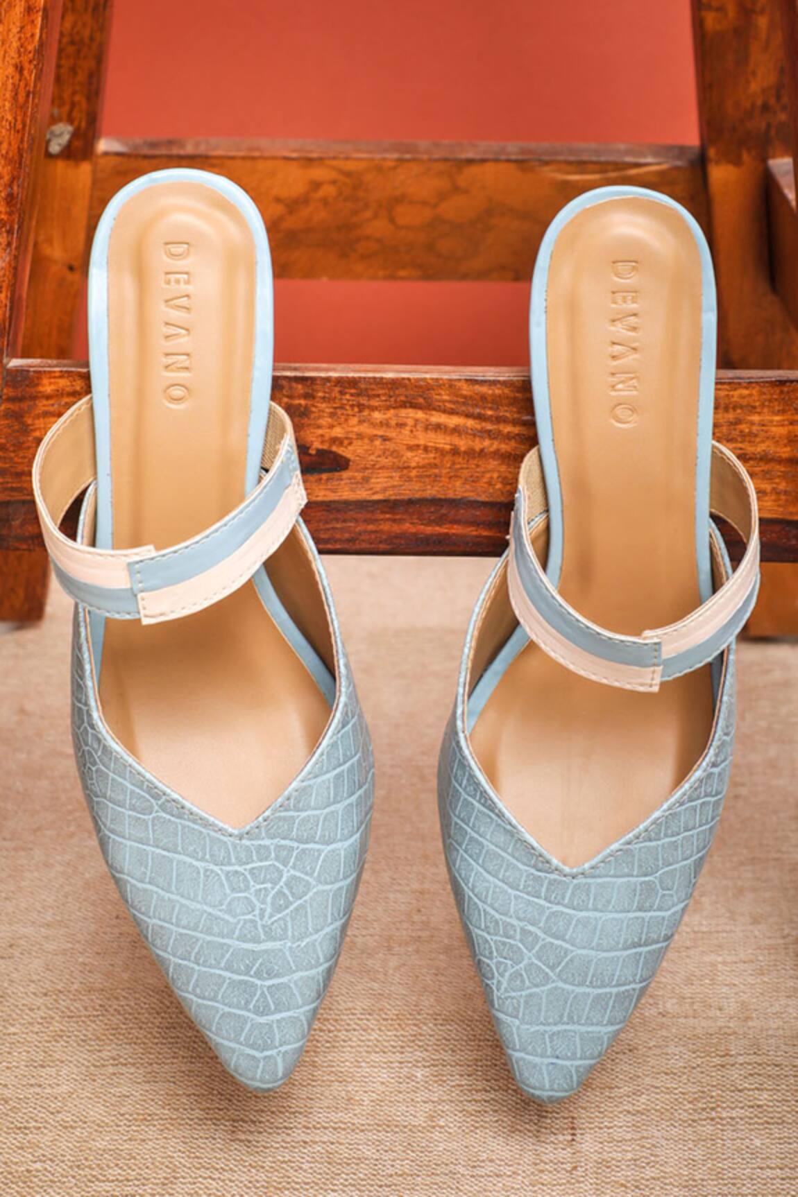 Devano Sancia Textured Pattern Pumps