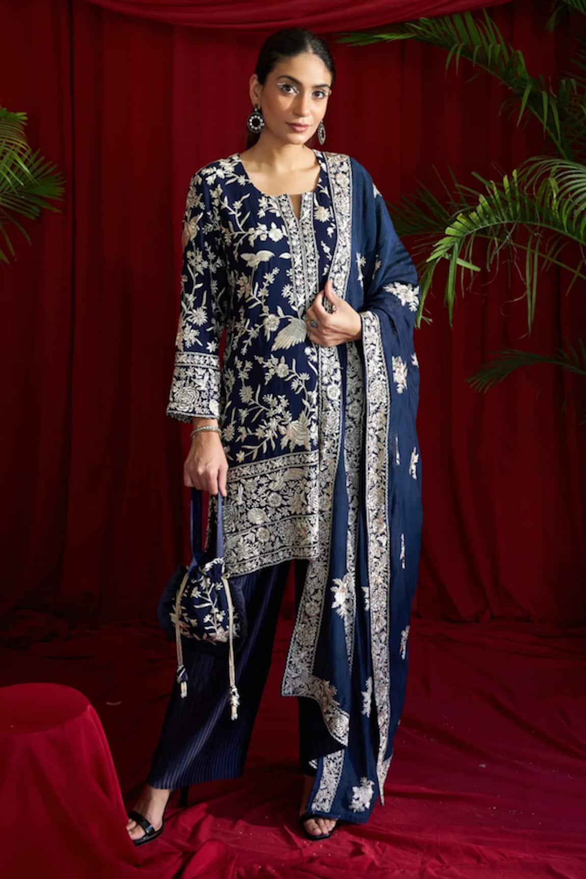 Tasuvure Indes Reyna Floral Embroidered Kurta Pant Set