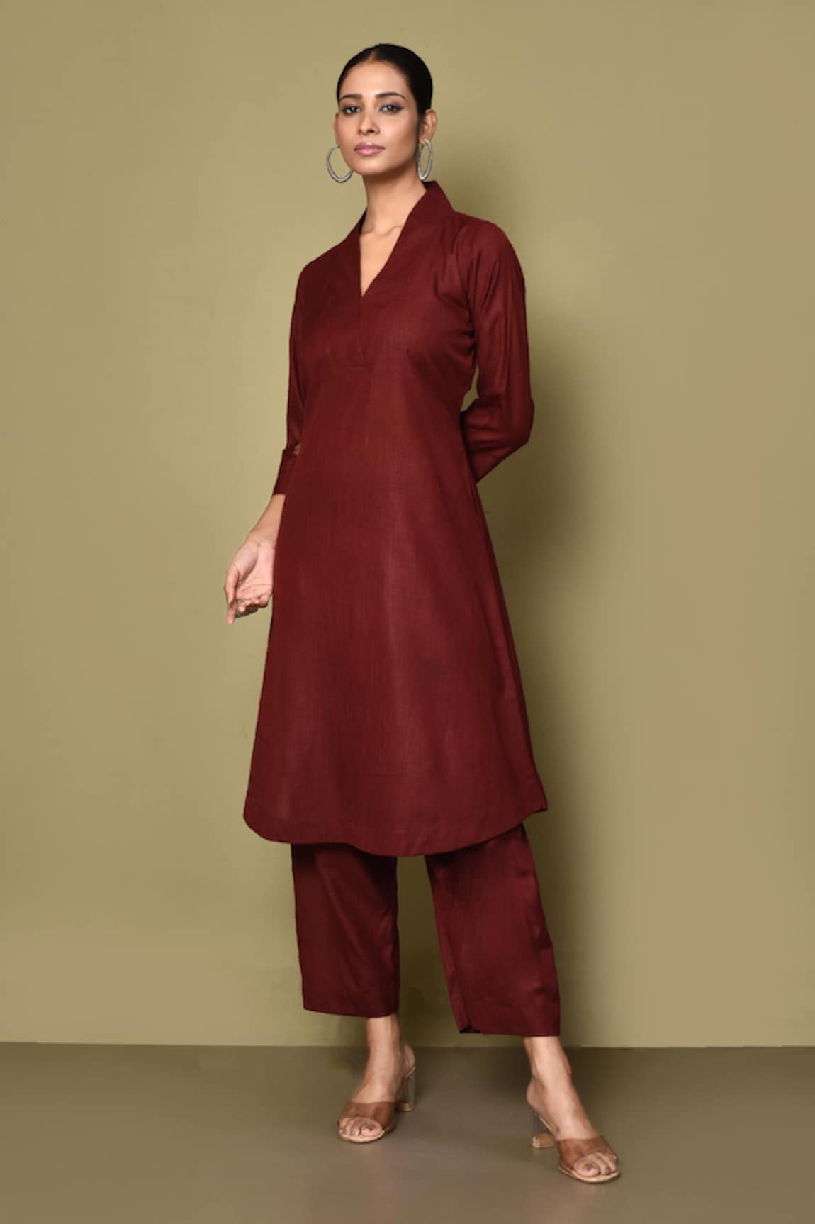 Naintara Bajaj Stand V Collar Cotton Kurta With Pant