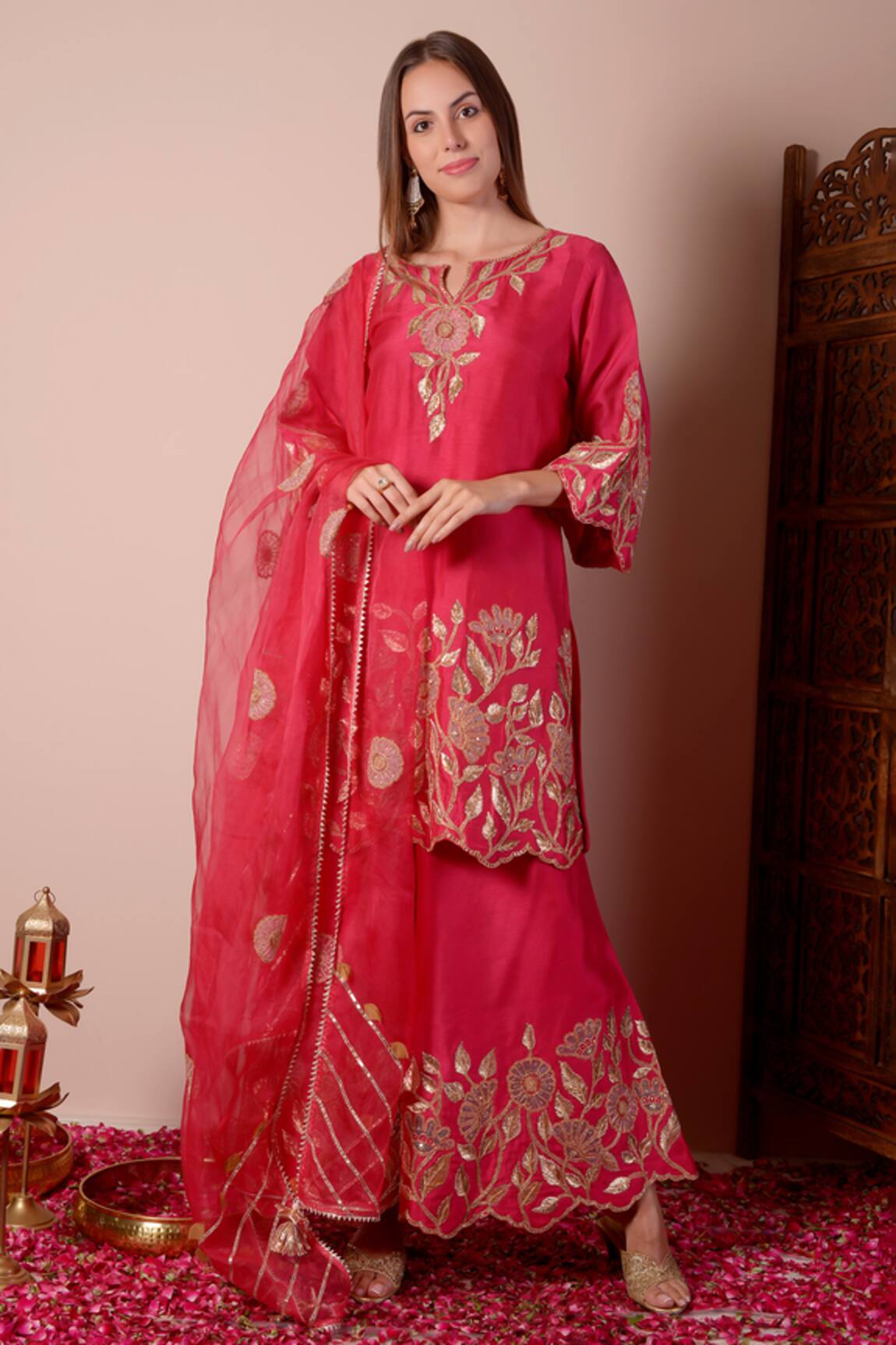 Surabhi Arya Floral Patchwork Embroidered Kurta Set 