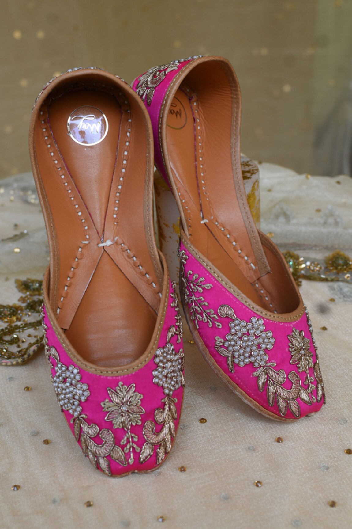 Moy Gulroz Dianthus Embroidered Juttis