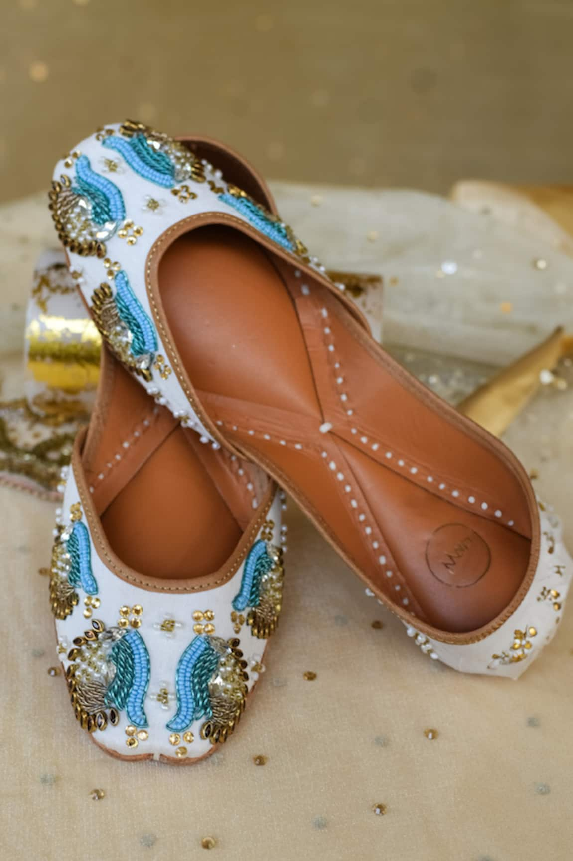 Moy Mor Pankh Mystic Embroidered Juttis