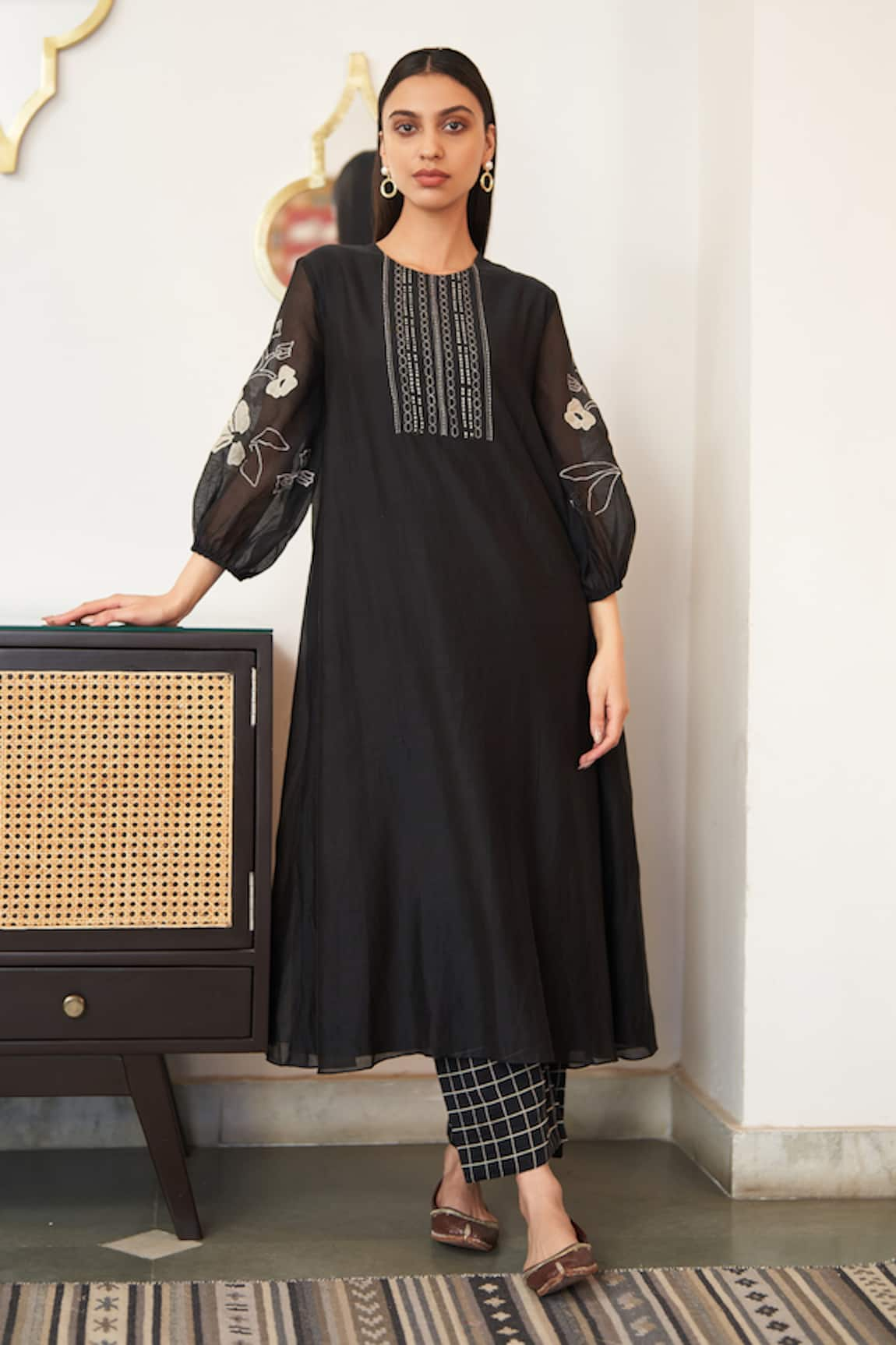 Vaayu Thread Yoke Embroidered Kurta & Pant Set