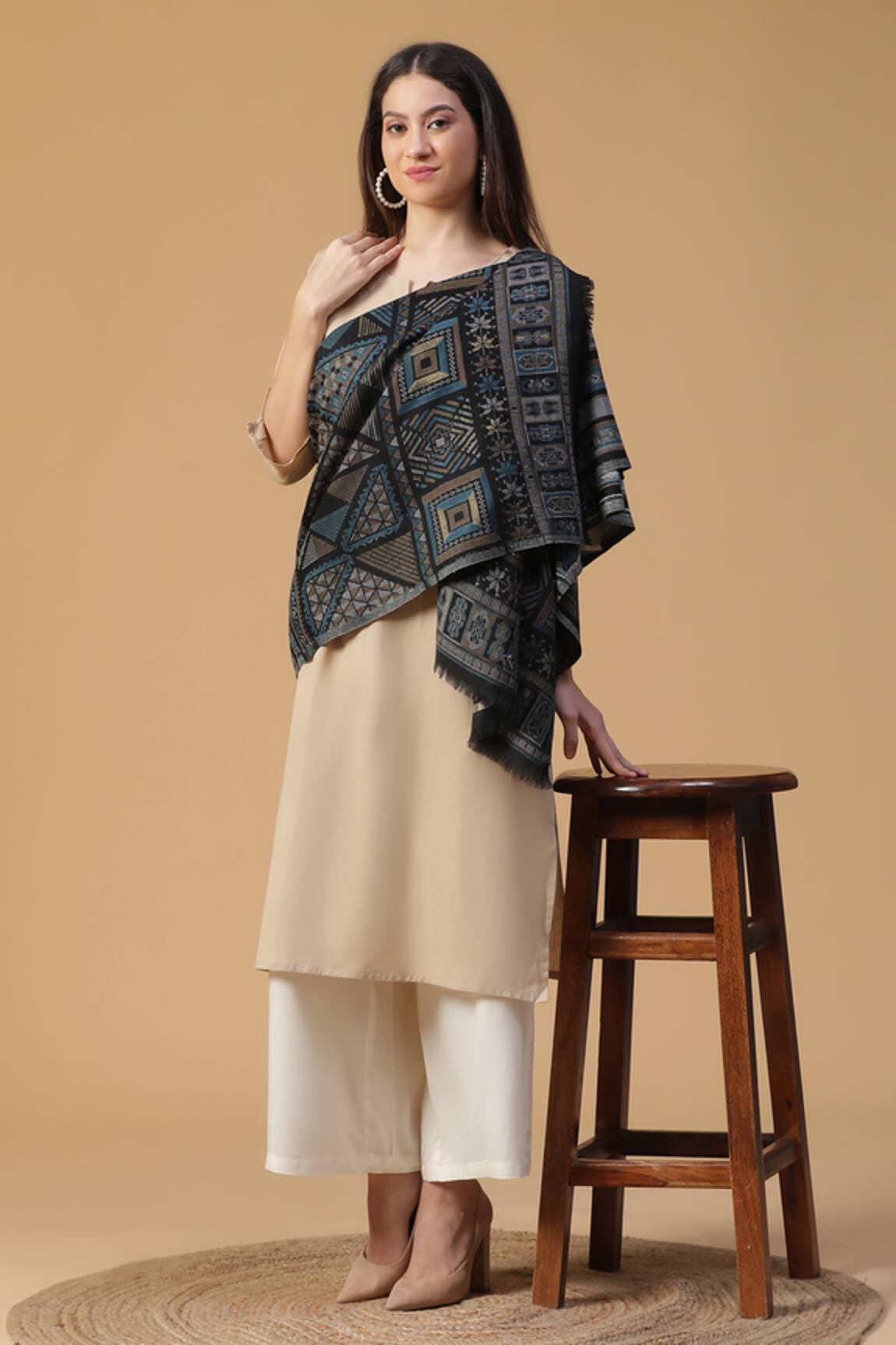 Shingora Geometric Woven Pattern Shawl 