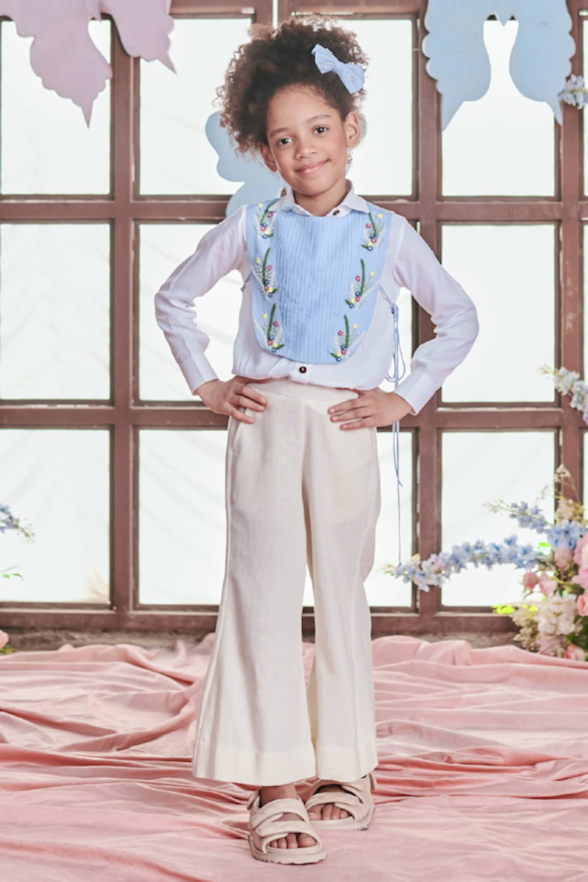 LITTLEENS Gaia Thread Work Pintucked Bib Bell Bottom Set