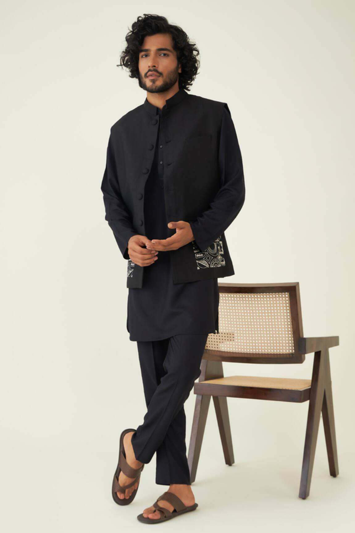 Roohbyridhimaa Black Abstract Embroidered Bundi