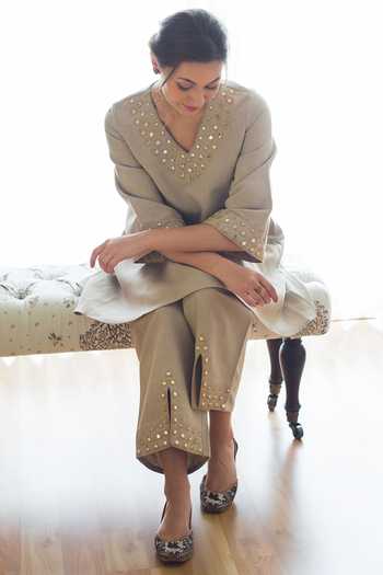 Roohbyridhimaa Meher Linen Mirror Embroidered Kurta Set 