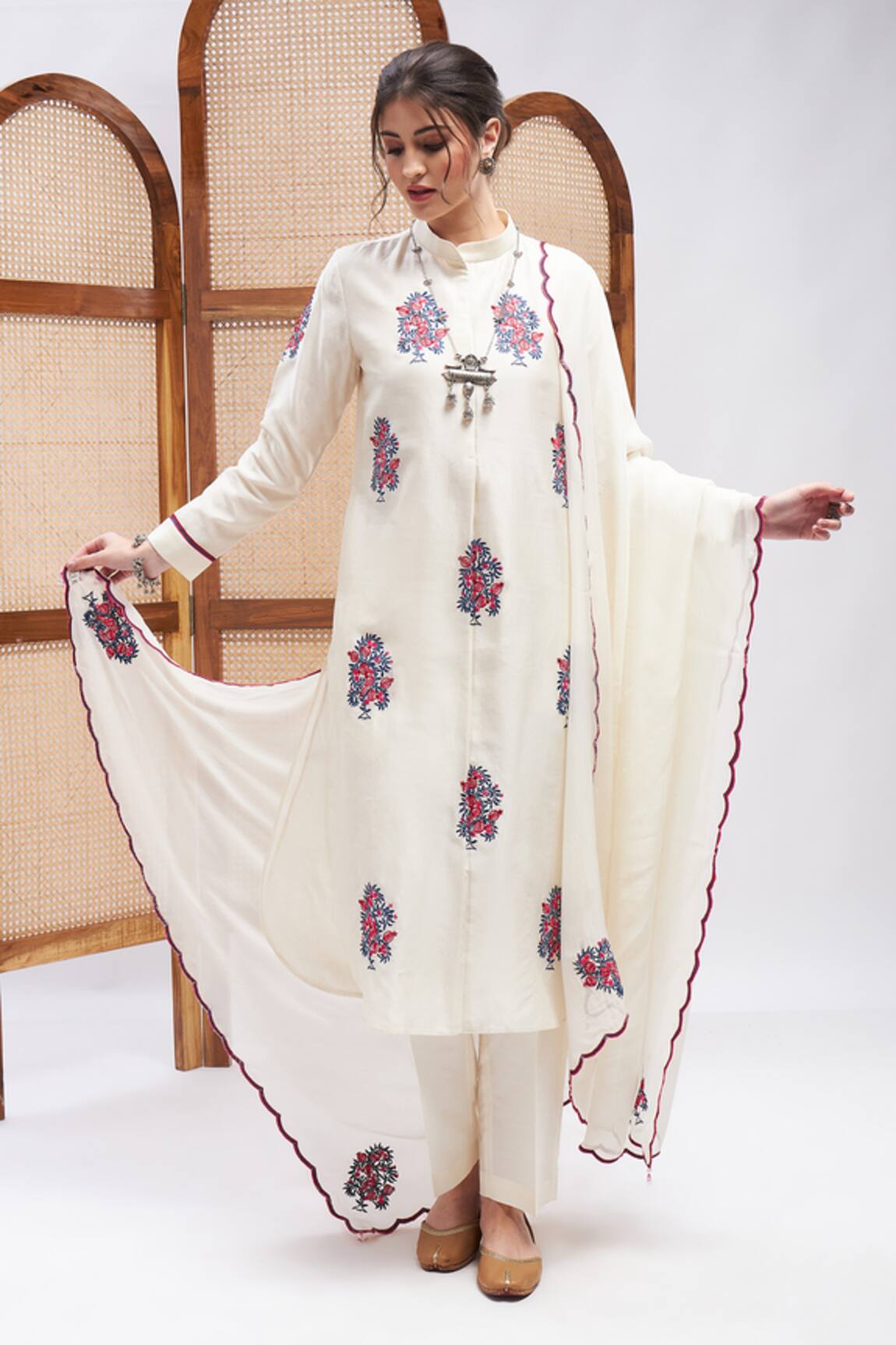 Roohbyridhimaa Sarang Resham Embroidered Kurta Set