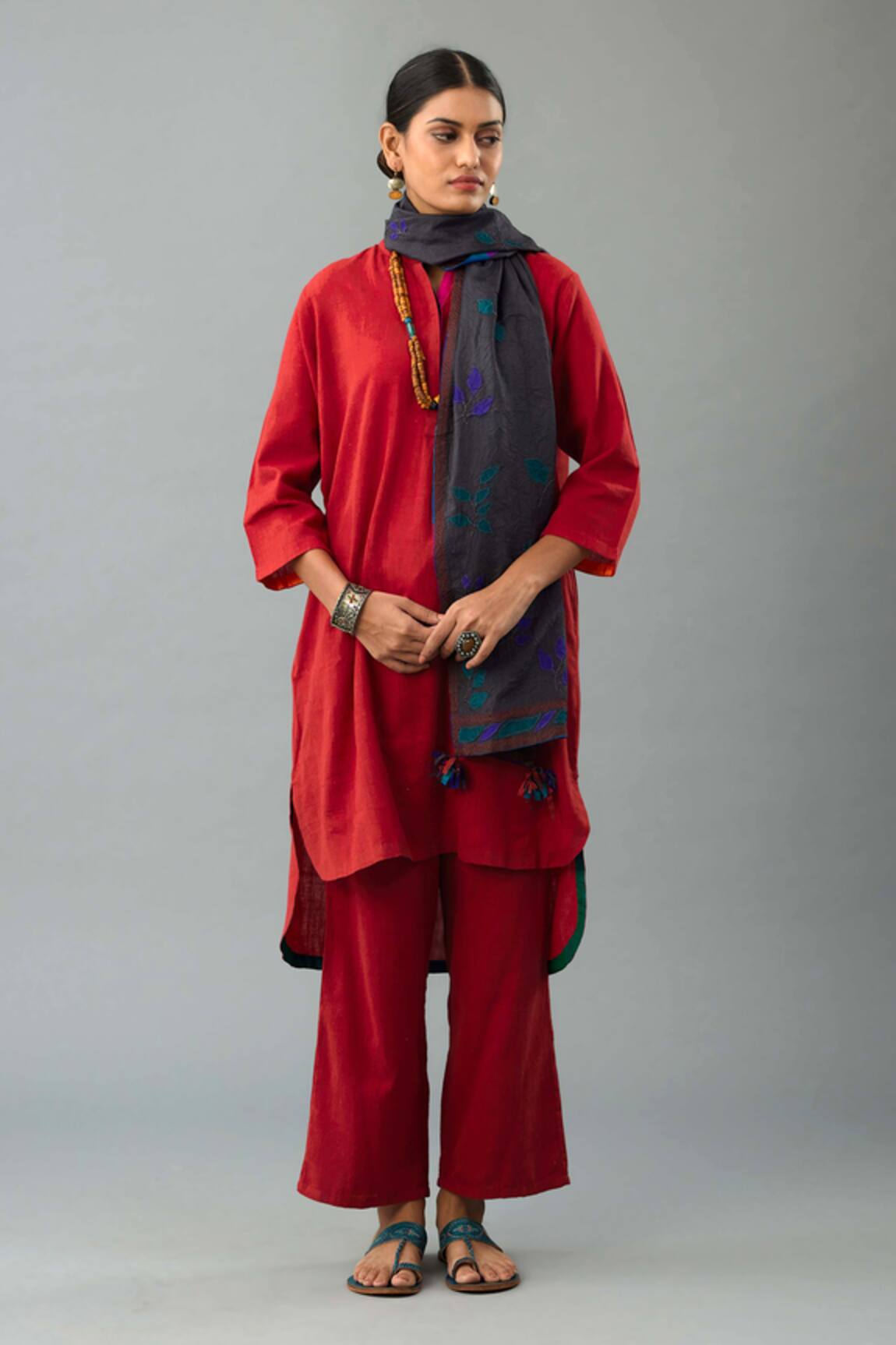 Kora Handloom Cotton Kurta Set With Embroidered Scarf 