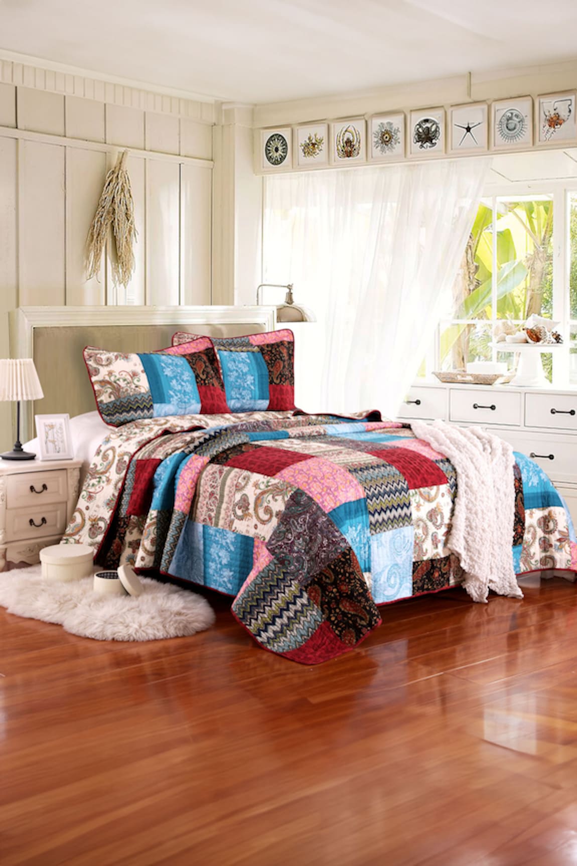 Quliting Tree Floral & Geometric Print Quilt With Pillow Covers