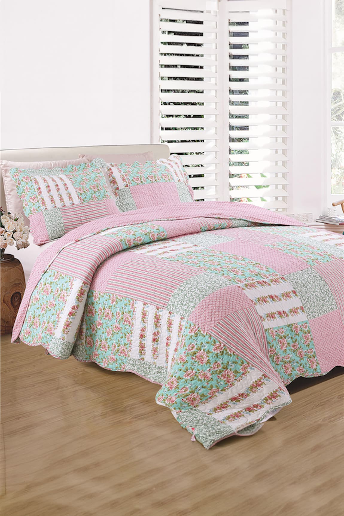 Quliting Tree Floral & Stripe Print Quilt With Pillow Covers