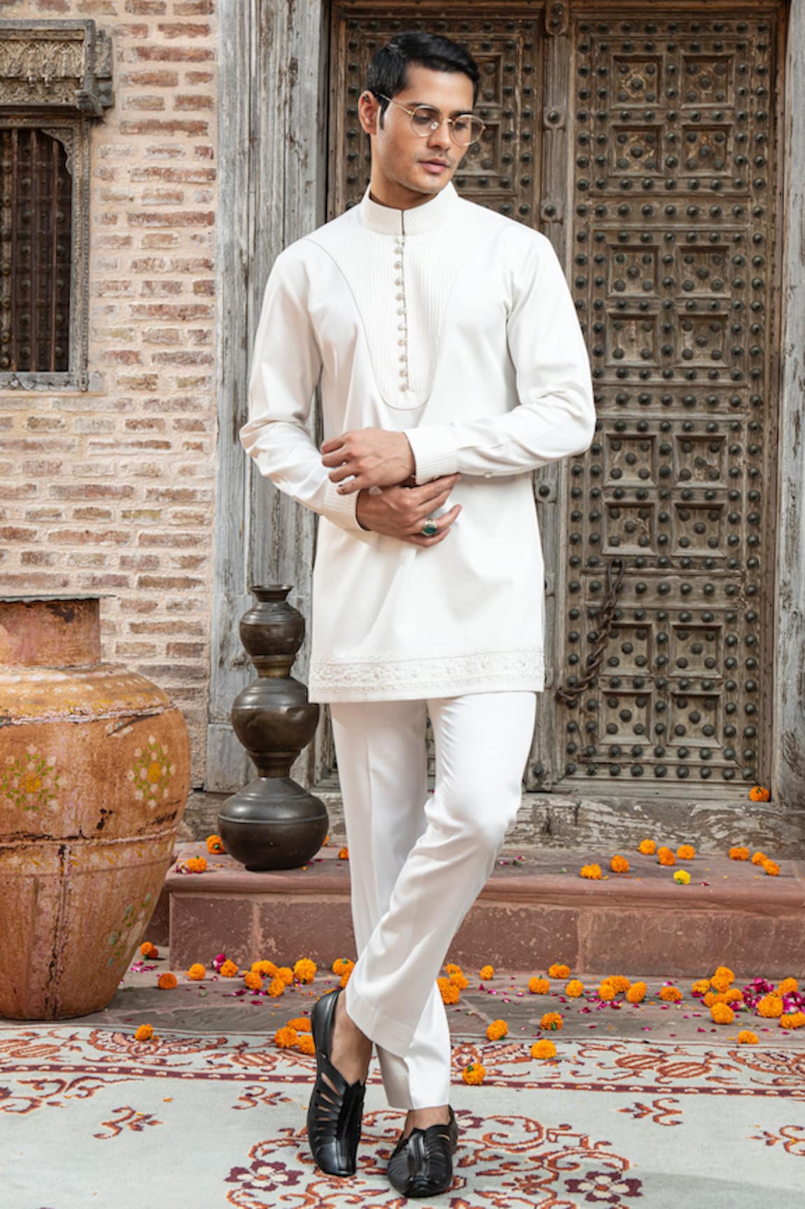 Abkasa Elira Straight Fit Kurta With Pant