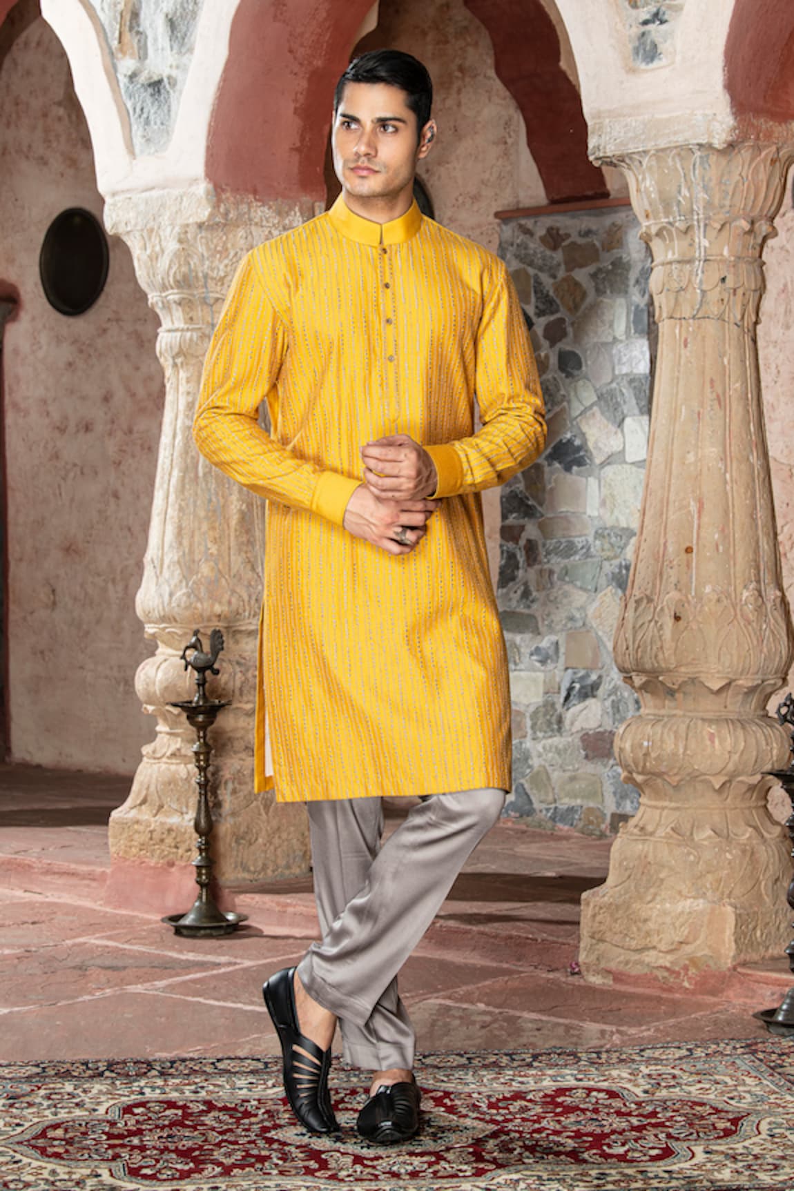 Abkasa Aurelius Embroidered Kurta With Pant