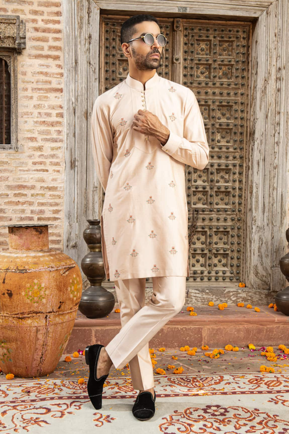 Abkasa Rosea Embroidered Kurta With Pant