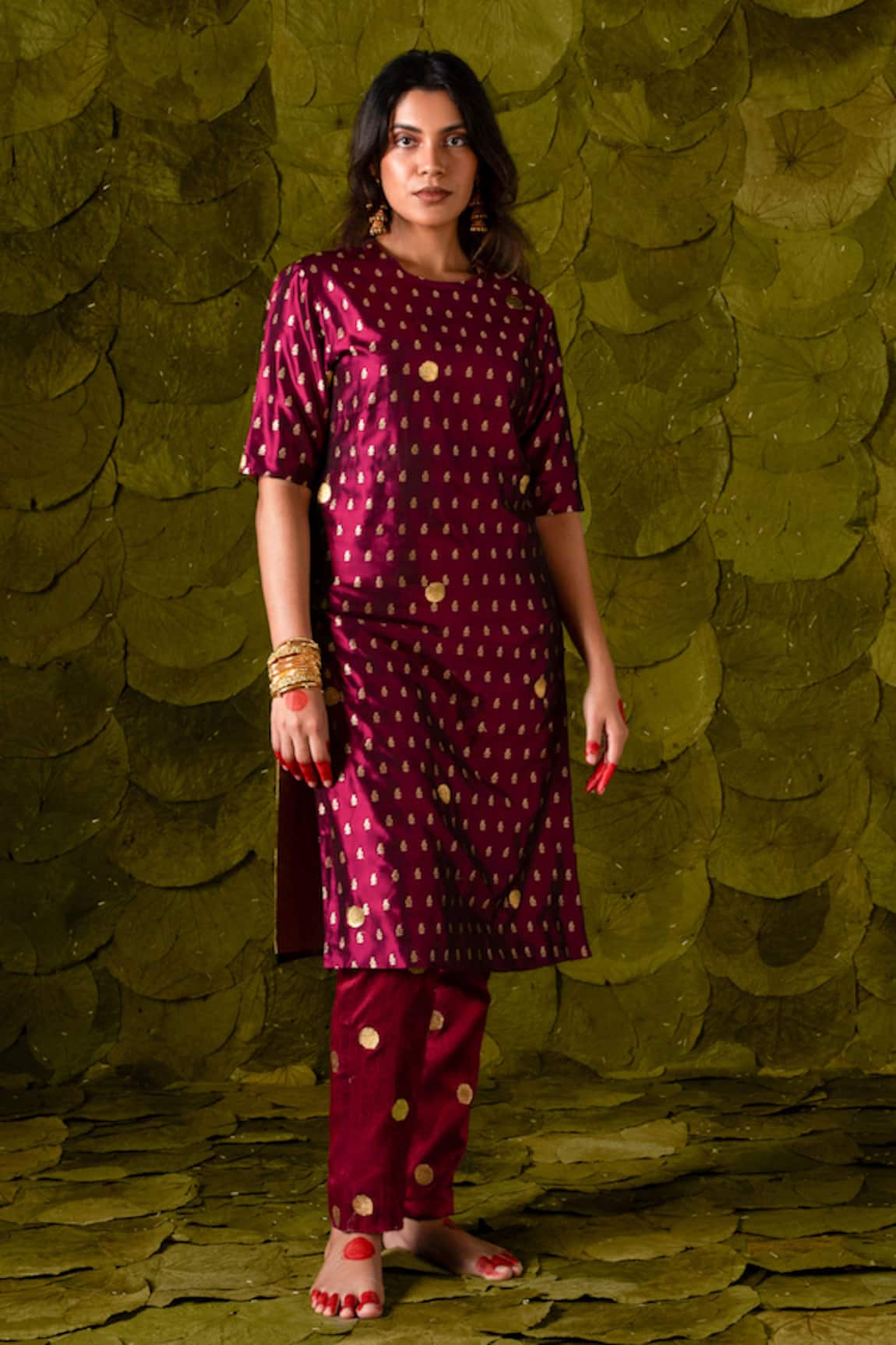 Latha Puttanna Tangi Aari Embroidered Kurta & Pant Set