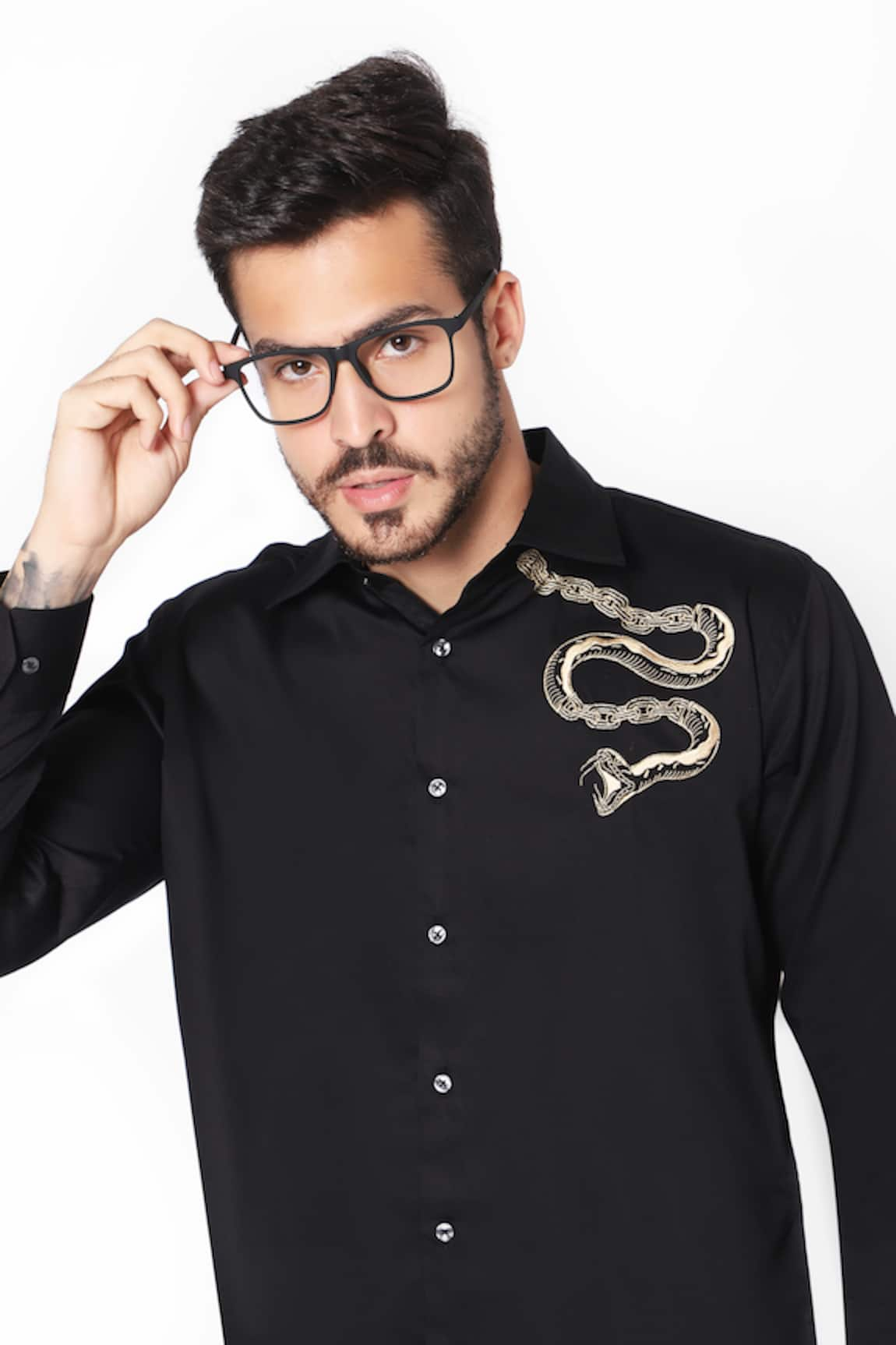 16Stitches Serpentine Embroidered Shirt