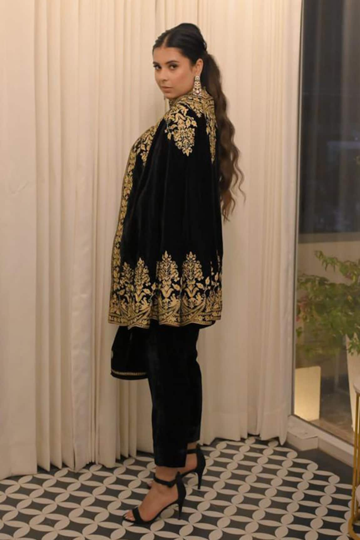 Daljit Sudan Kashmiri Embroidered Velvet Cape & Pant Set