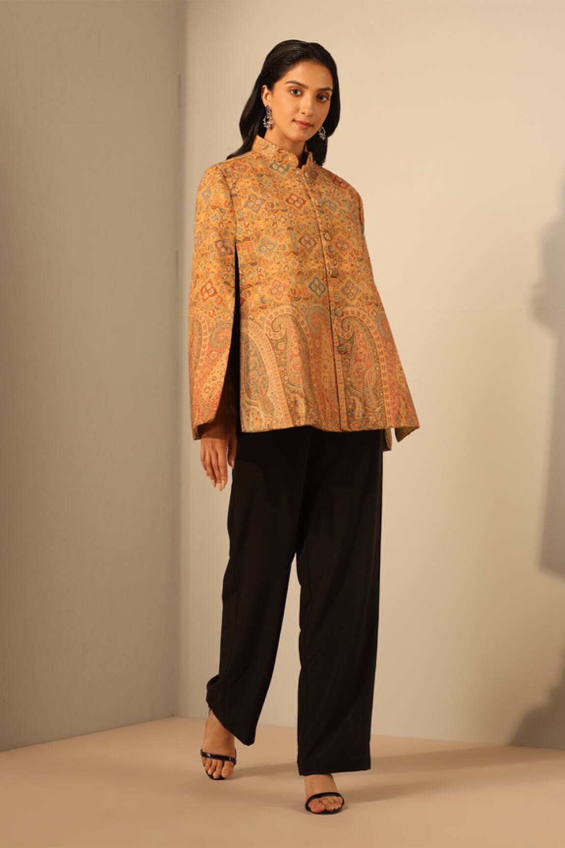 Dusala Anibha Wool Silk Woven Cape 