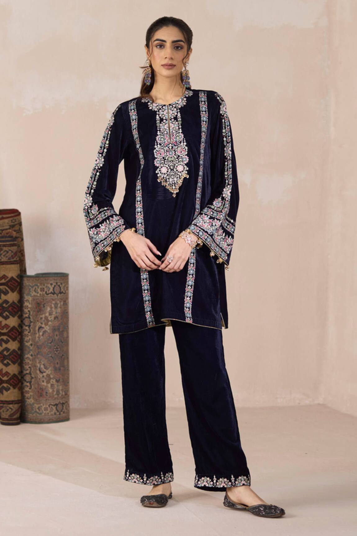 Inej Kashmiri Embroidered Kurta & Pant Set