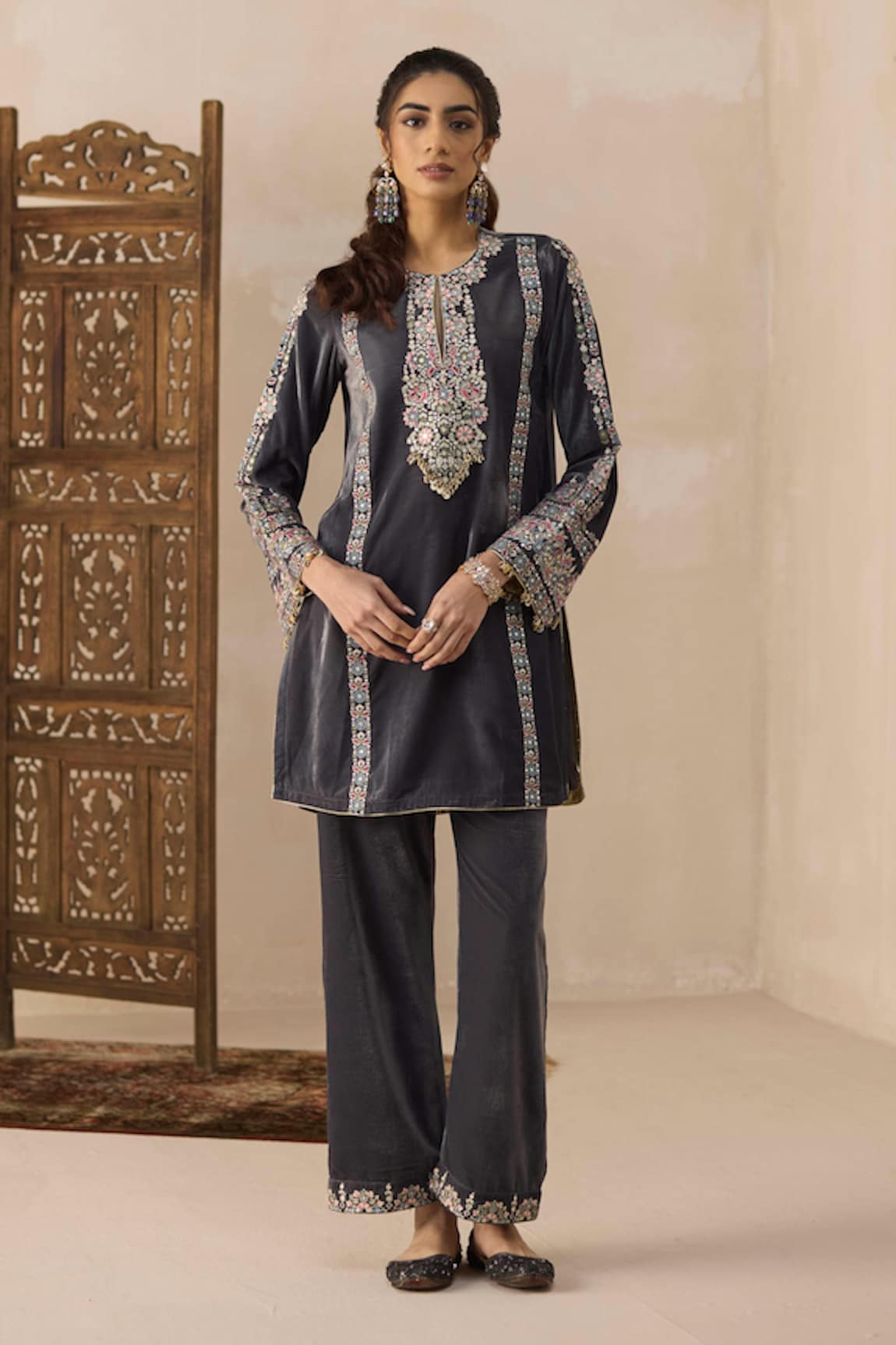 Inej Velvet Kashmiri Embroidered Kurta & Pant Set