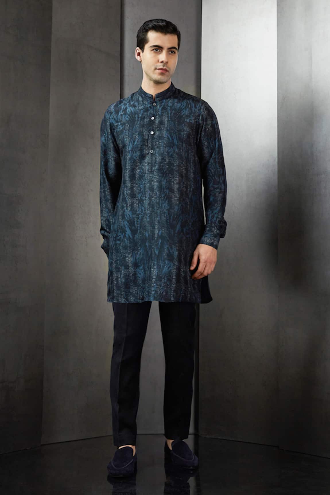 Rohit Gandhi + Rahul Khanna Feather Textured Print Short Kurta 