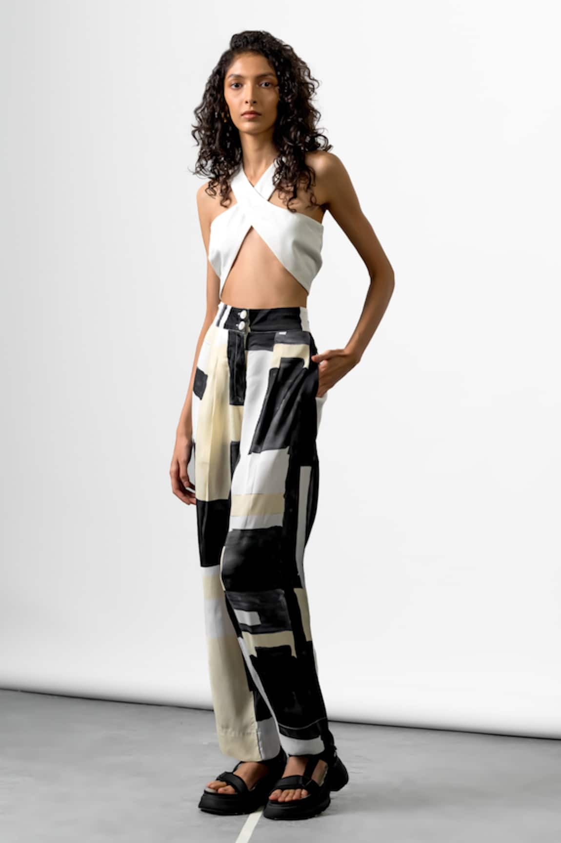 OFRIDA Solid Bandeau Top & Printed Pant Set