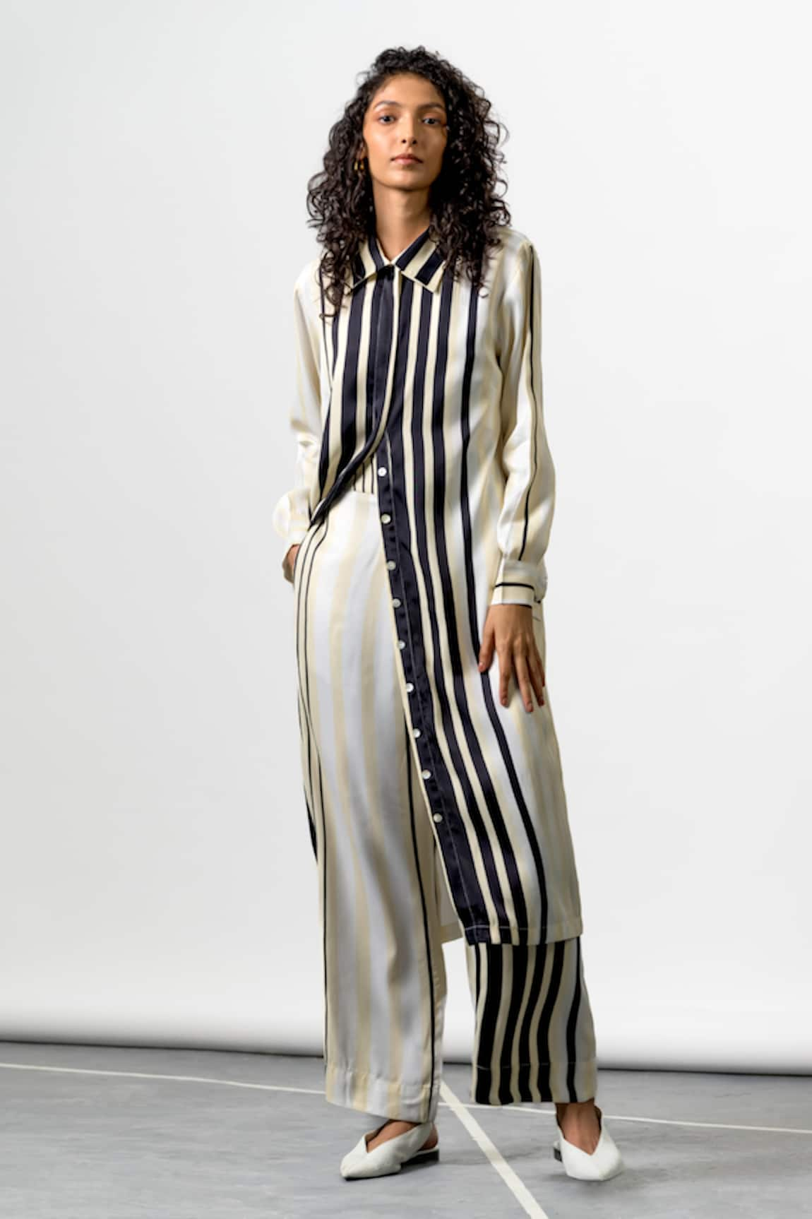 OFRIDA Stripe Print Kurta & Pant Set