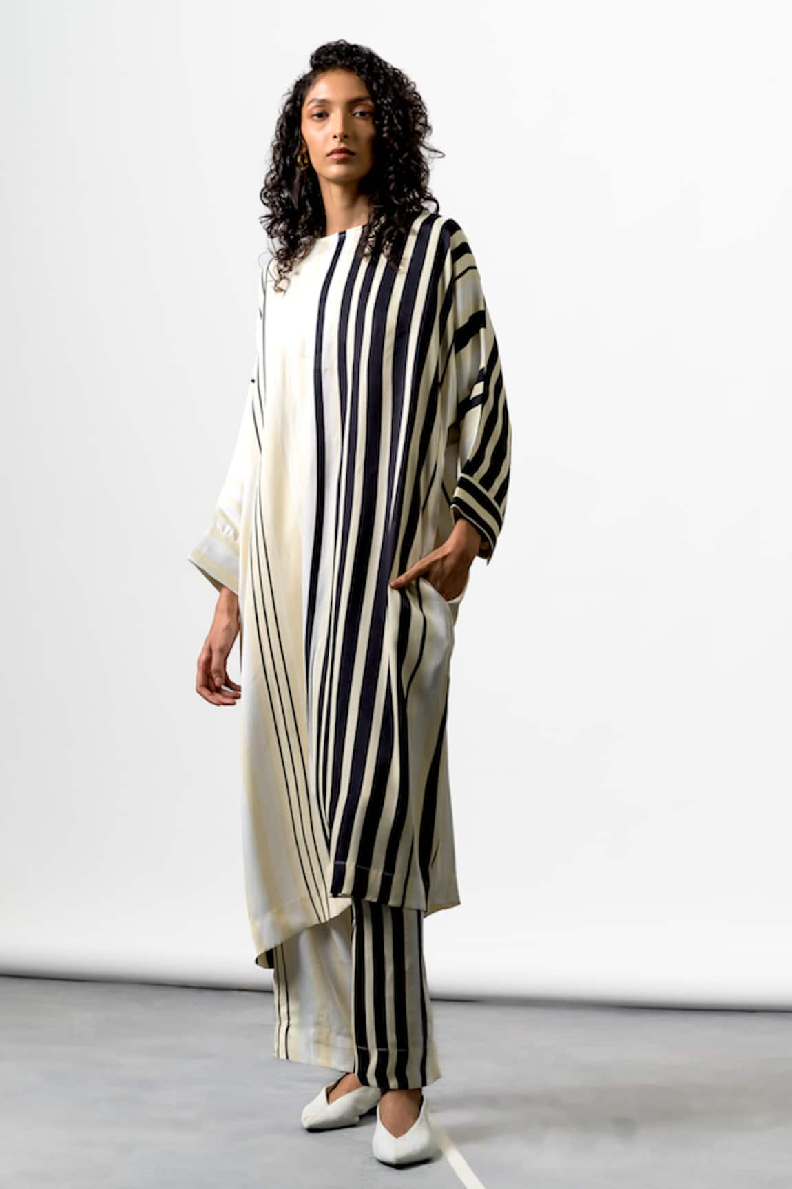 OFRIDA Yin Stripe Placement Print Kurta & Pant Set