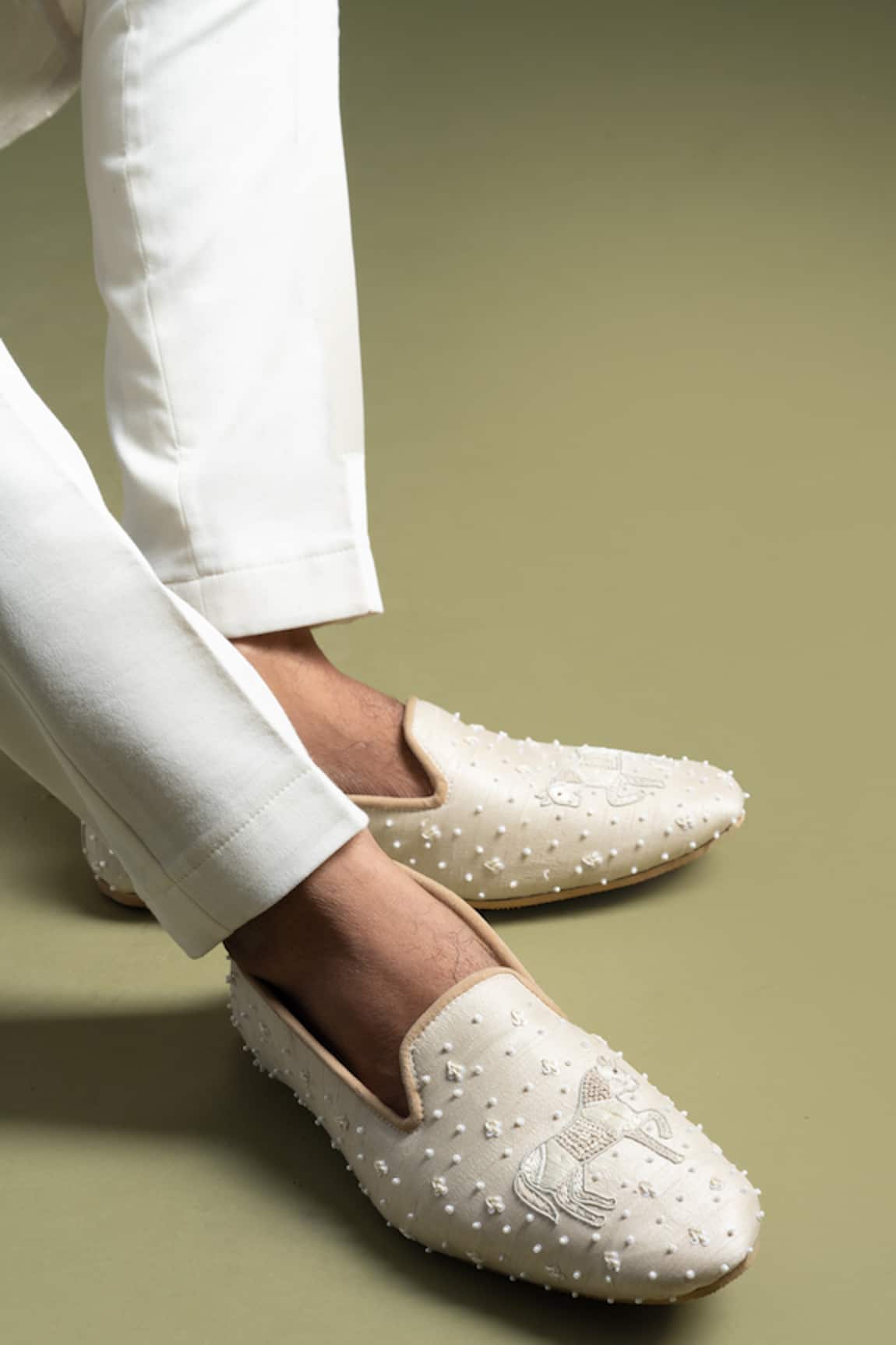 Paarsh Horse Thread Embroidered Silk Juttis 