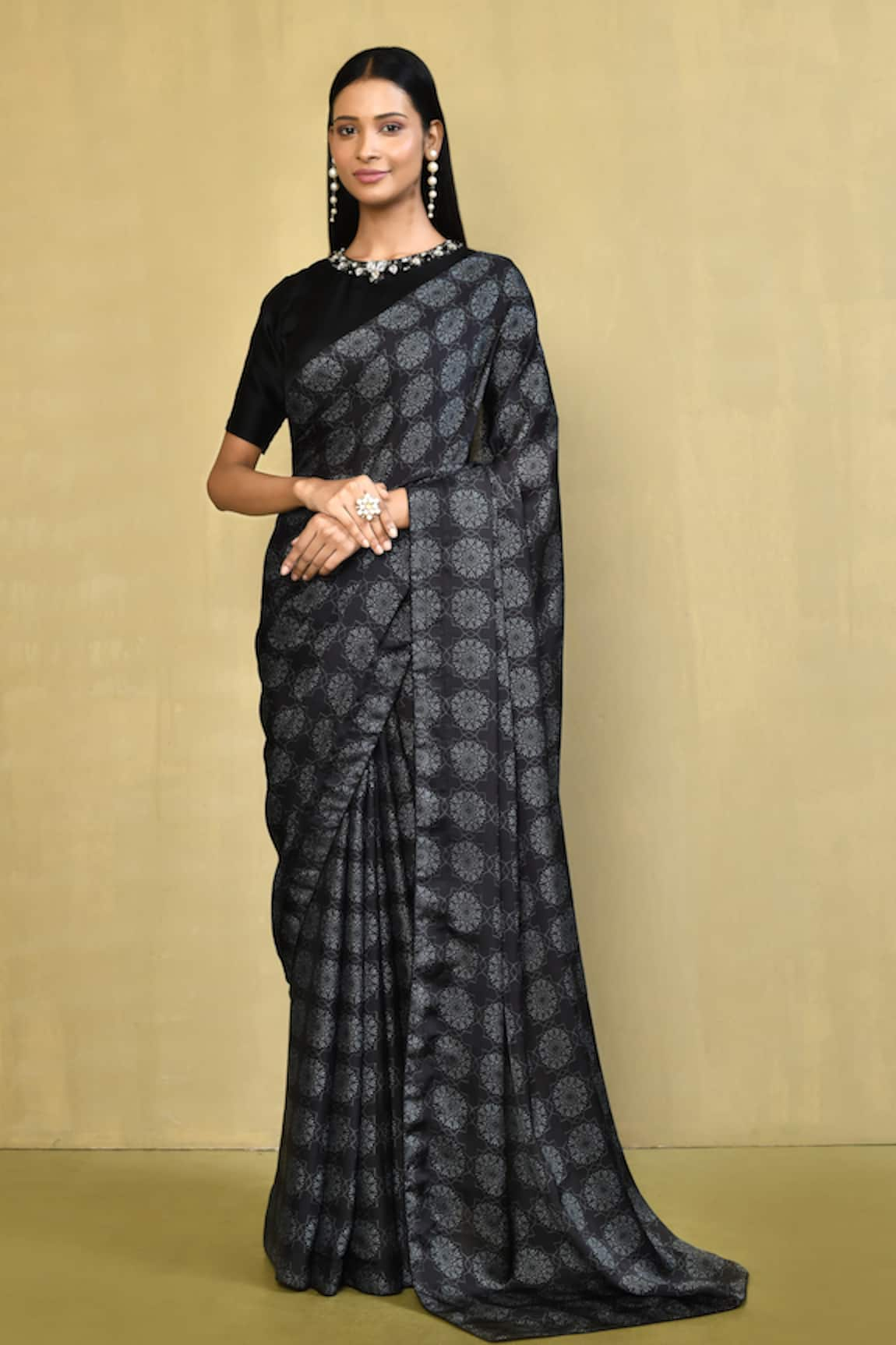 Nazaakat by Samara Singh Circular Geometric Print Saree With Blouse