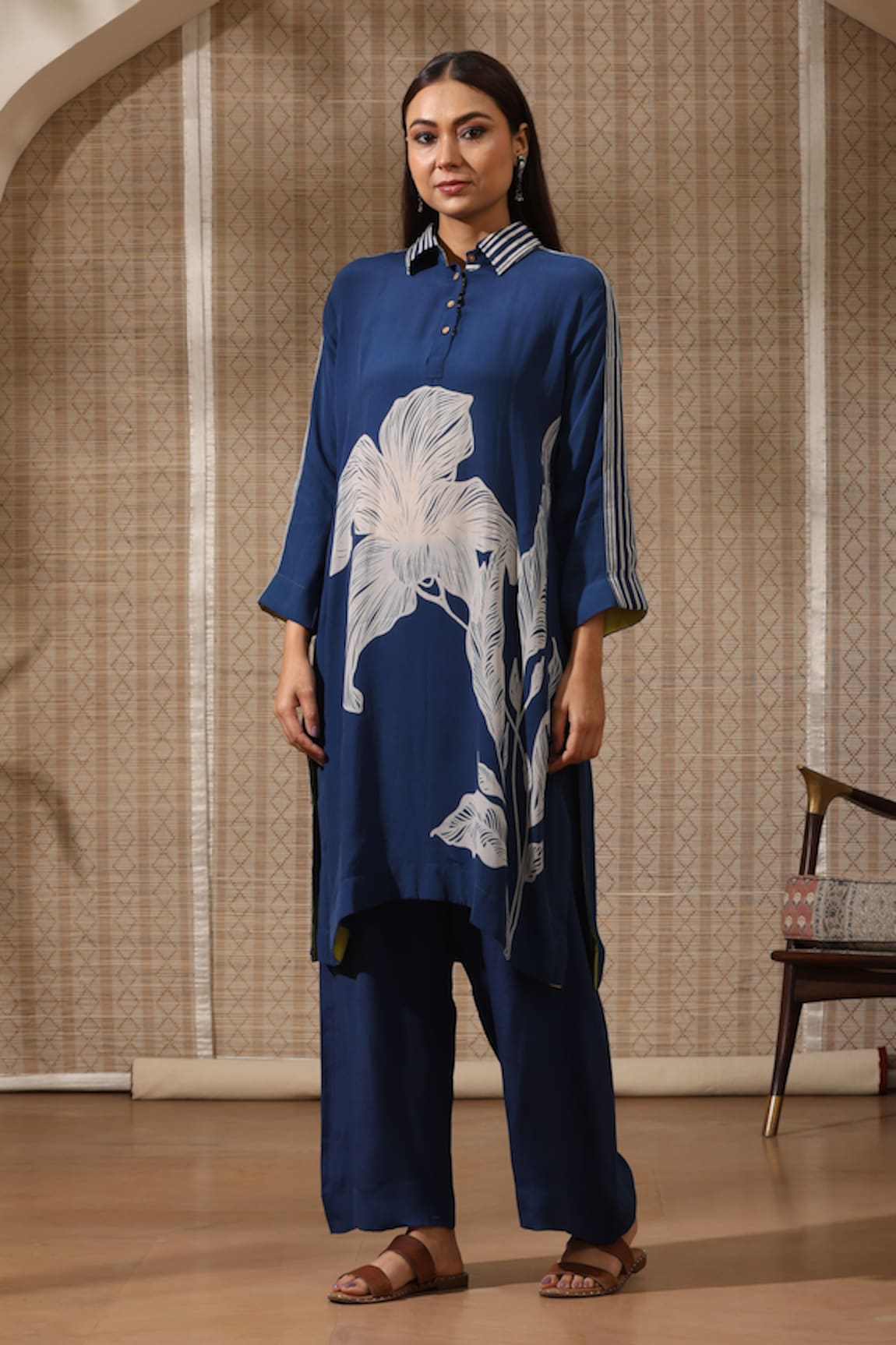 Rekha Agra Lily Bloom Print Collared Kurta With Pant