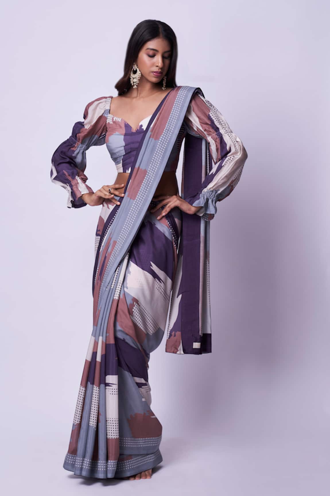 Kavitha Gutta Abstract Pattern Saree With Blouse