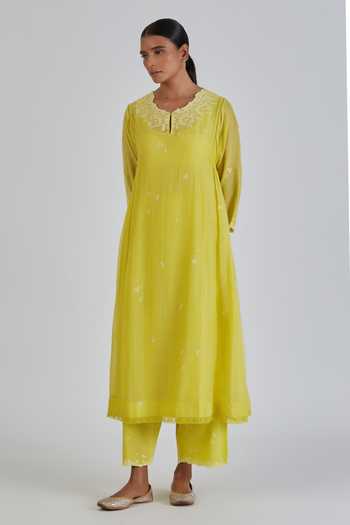 Lajjoo C Binti Chanderi Thread Embroidered Kurta With Pant 