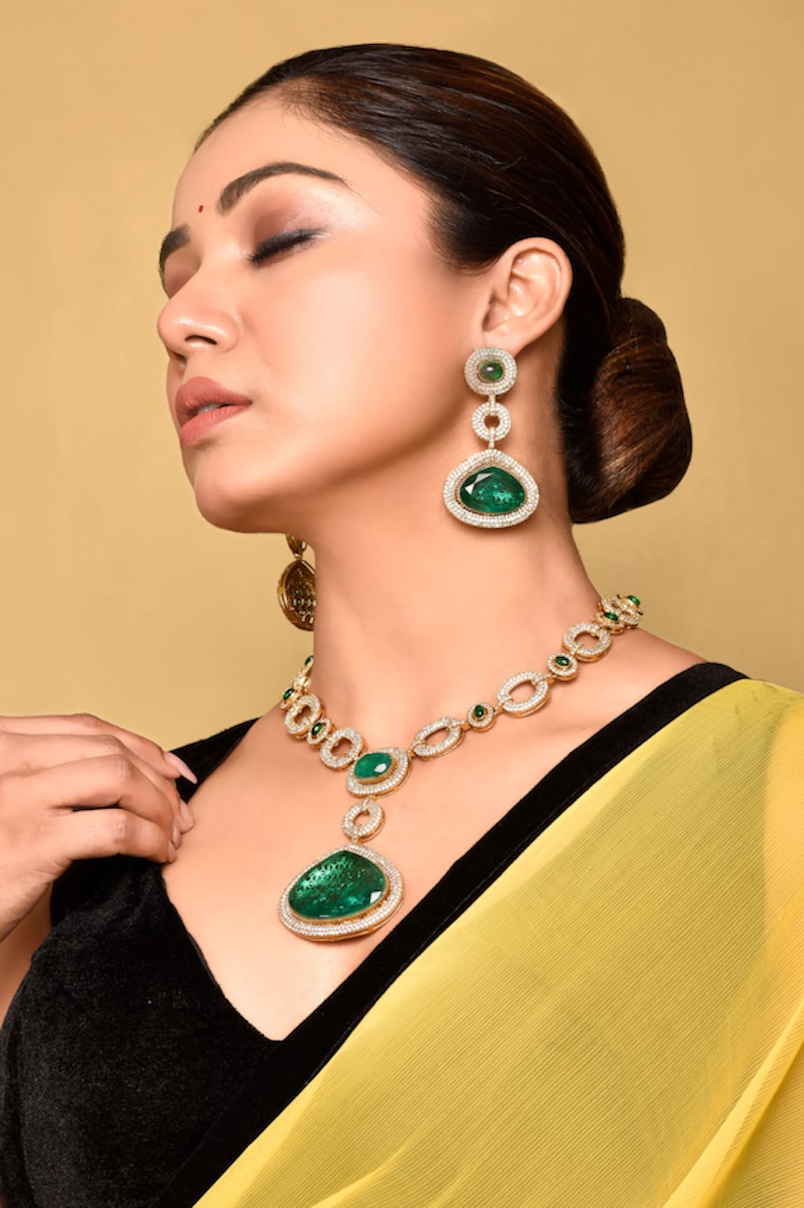 PREETI MOHAN Stone Studded Link Pattern Necklace Set