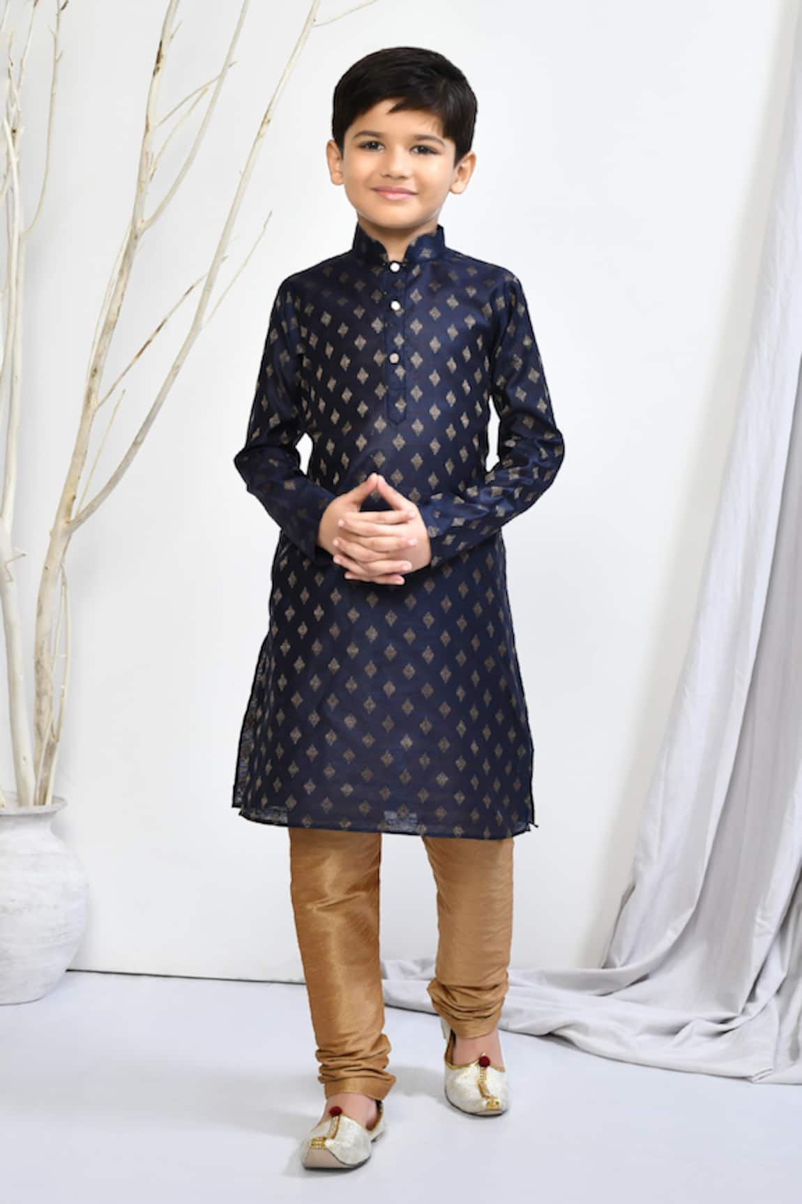 Banana Bee Floral Woven Motif Kurta Set