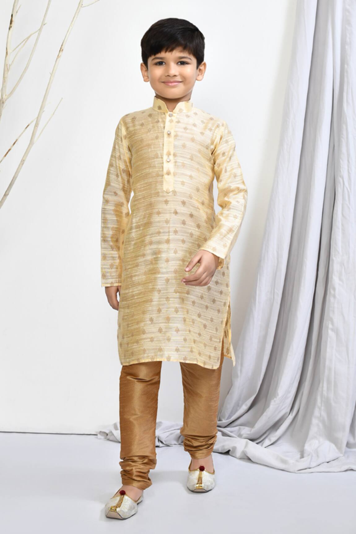 Petite Pomme Brocade Floral Woven Kurta Set 