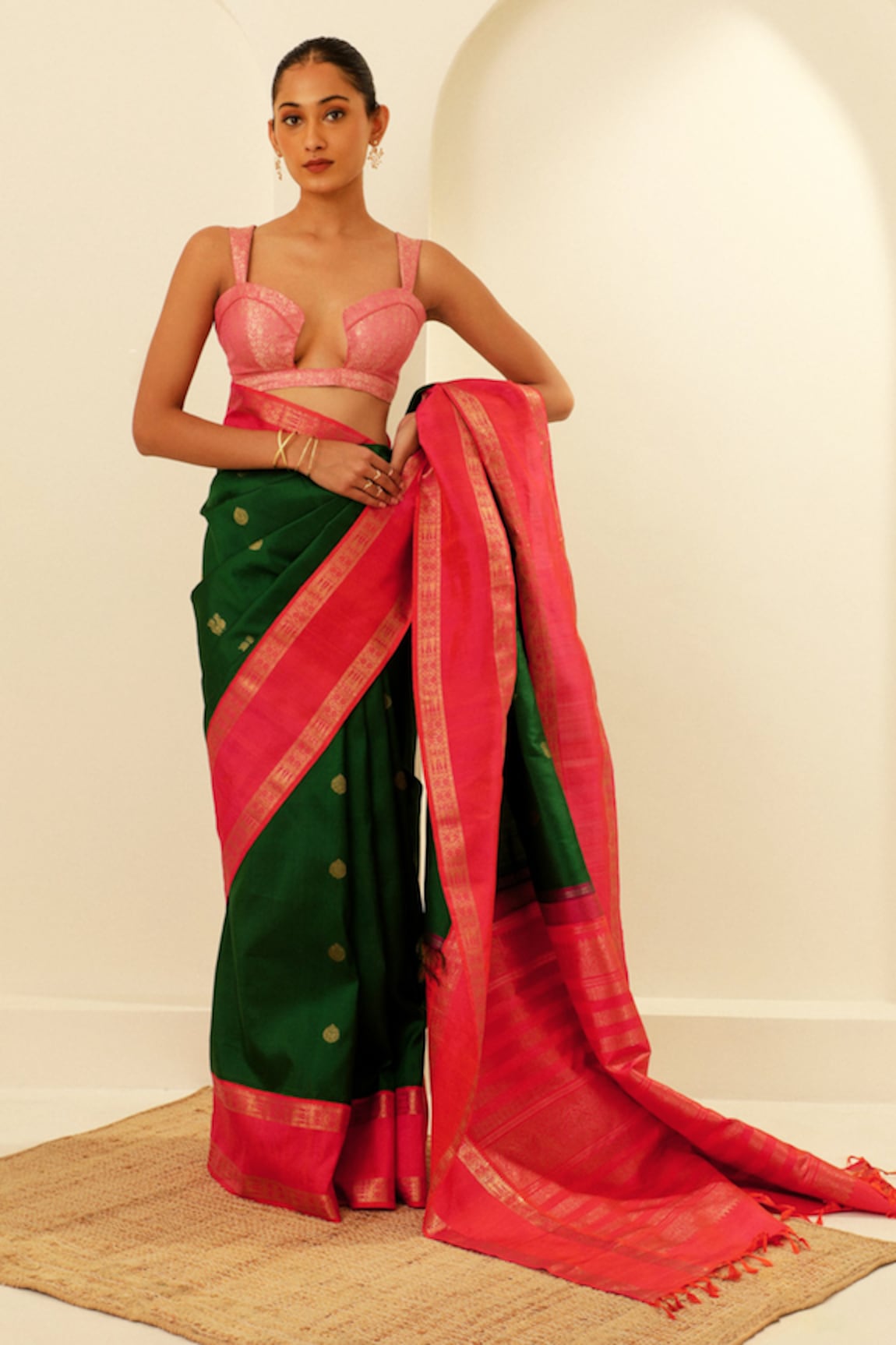 Paaprika Silk Woven Floral Kanjeevaram Saree With Unstitched Blouse Piece